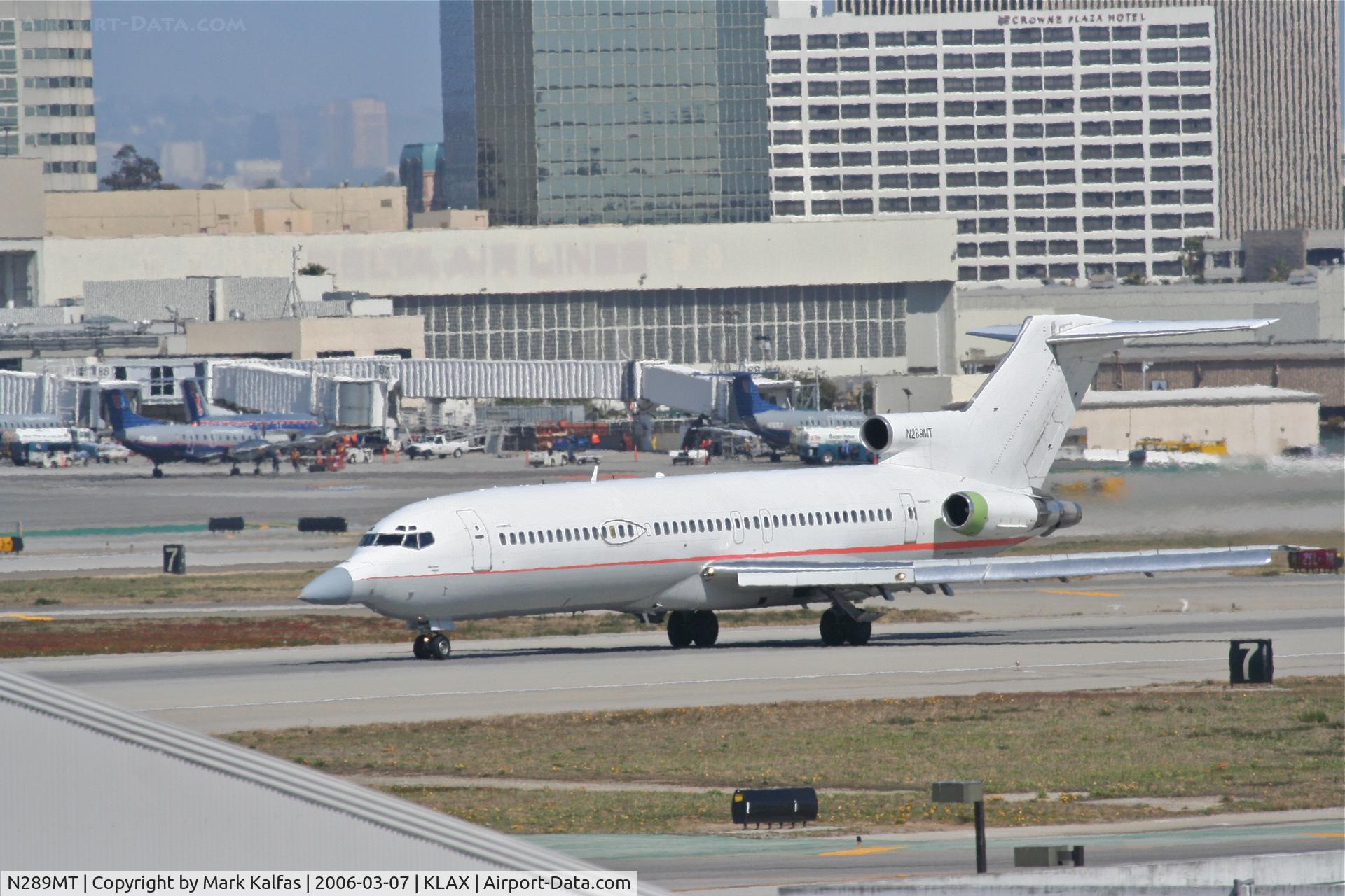 N289MT, 1981 Boeing 727-223 C/N 22467, Raytheon Boeing 727-223 on 25L KLAX.