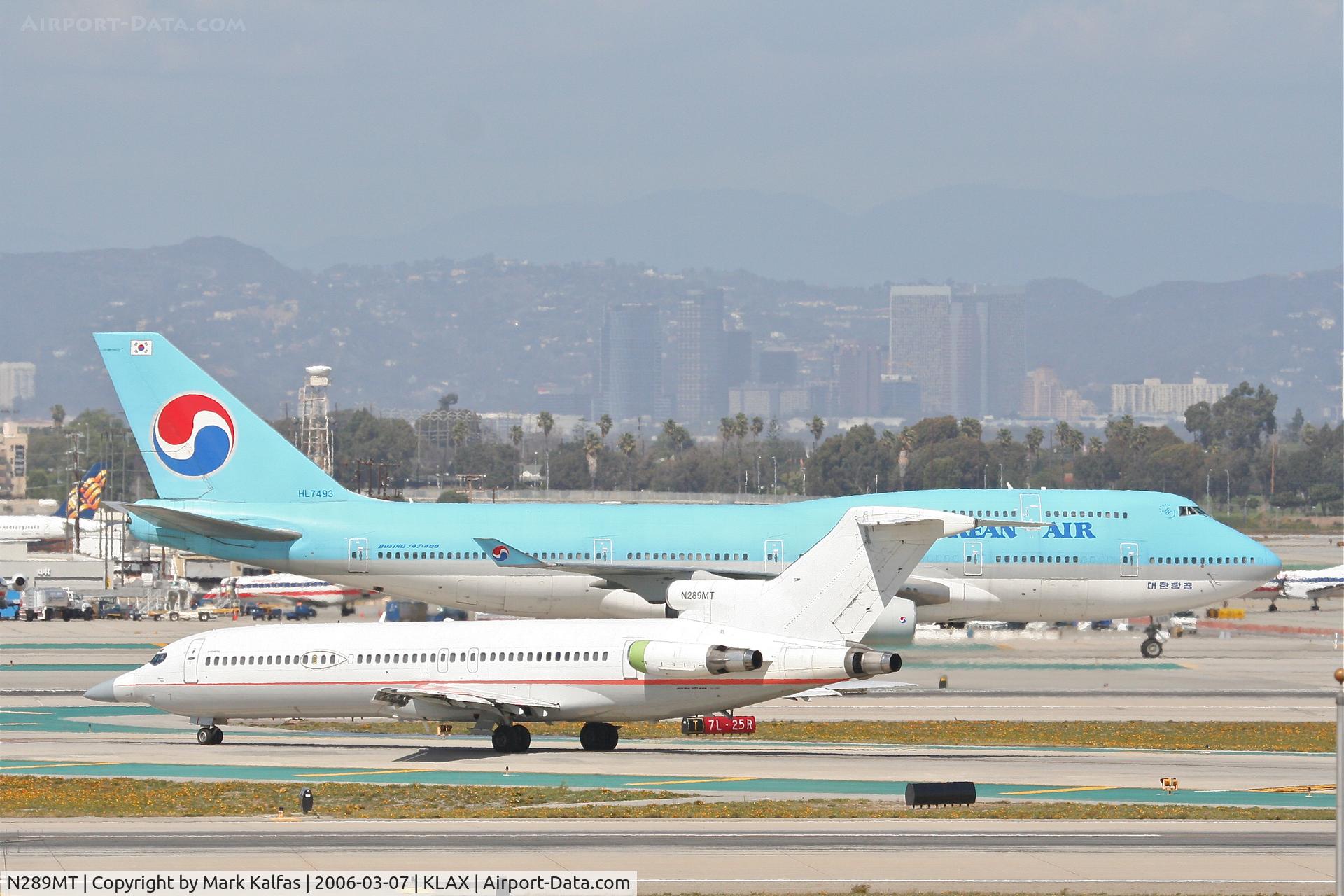 N289MT, 1981 Boeing 727-223 C/N 22467, Raytheon Boeing 727-223 off 25L at Tango KLAX.