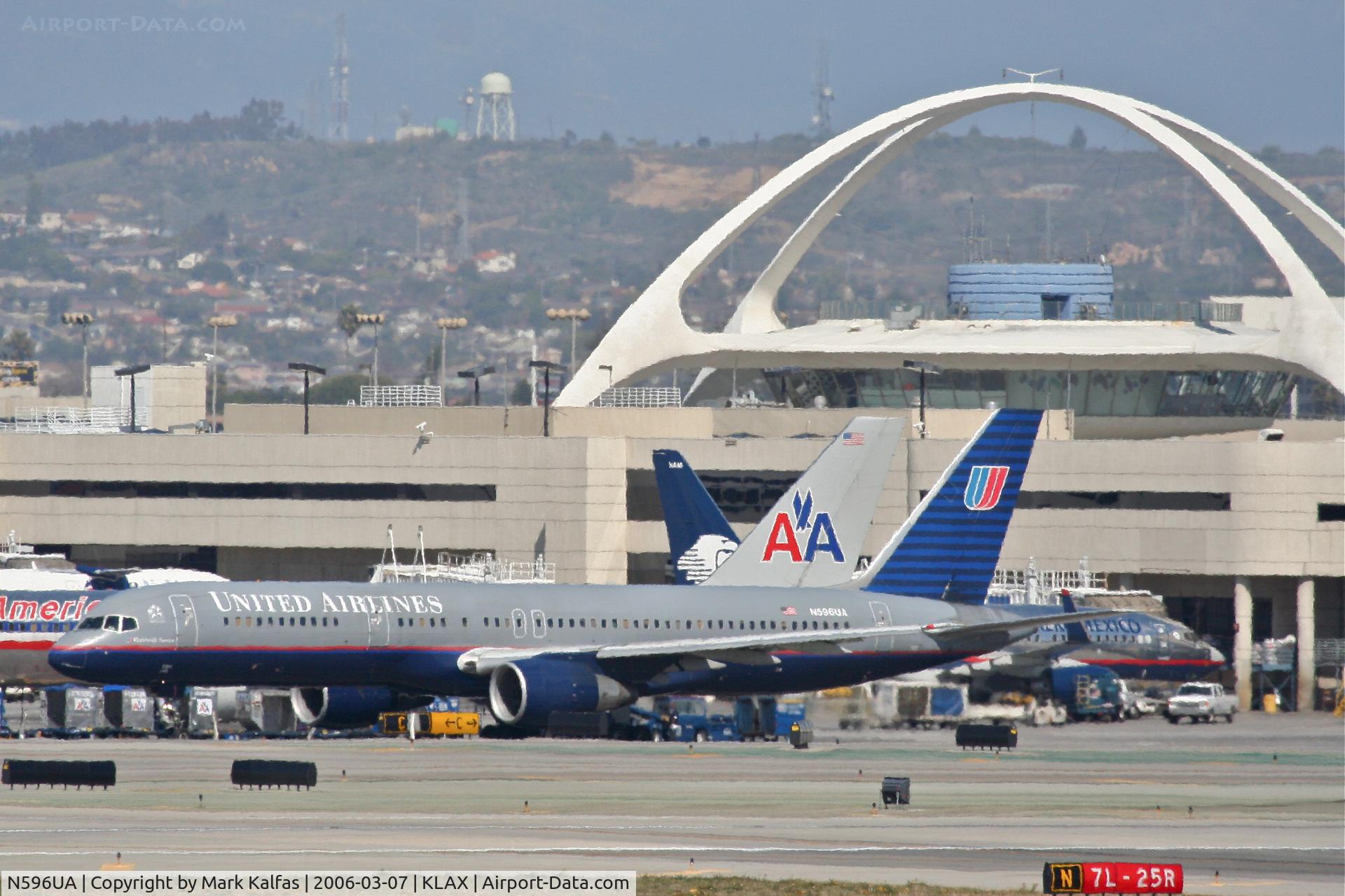N596UA, 1998 Boeing 757-222 C/N 28749, United Airlines Boeing 757-222, taxiing to the north complex KLAX.