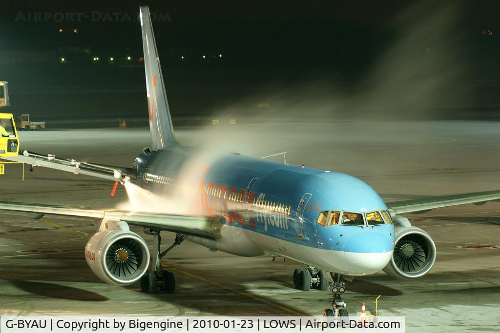 G-BYAU, 1994 Boeing 757-204 C/N 27220, De-iceing