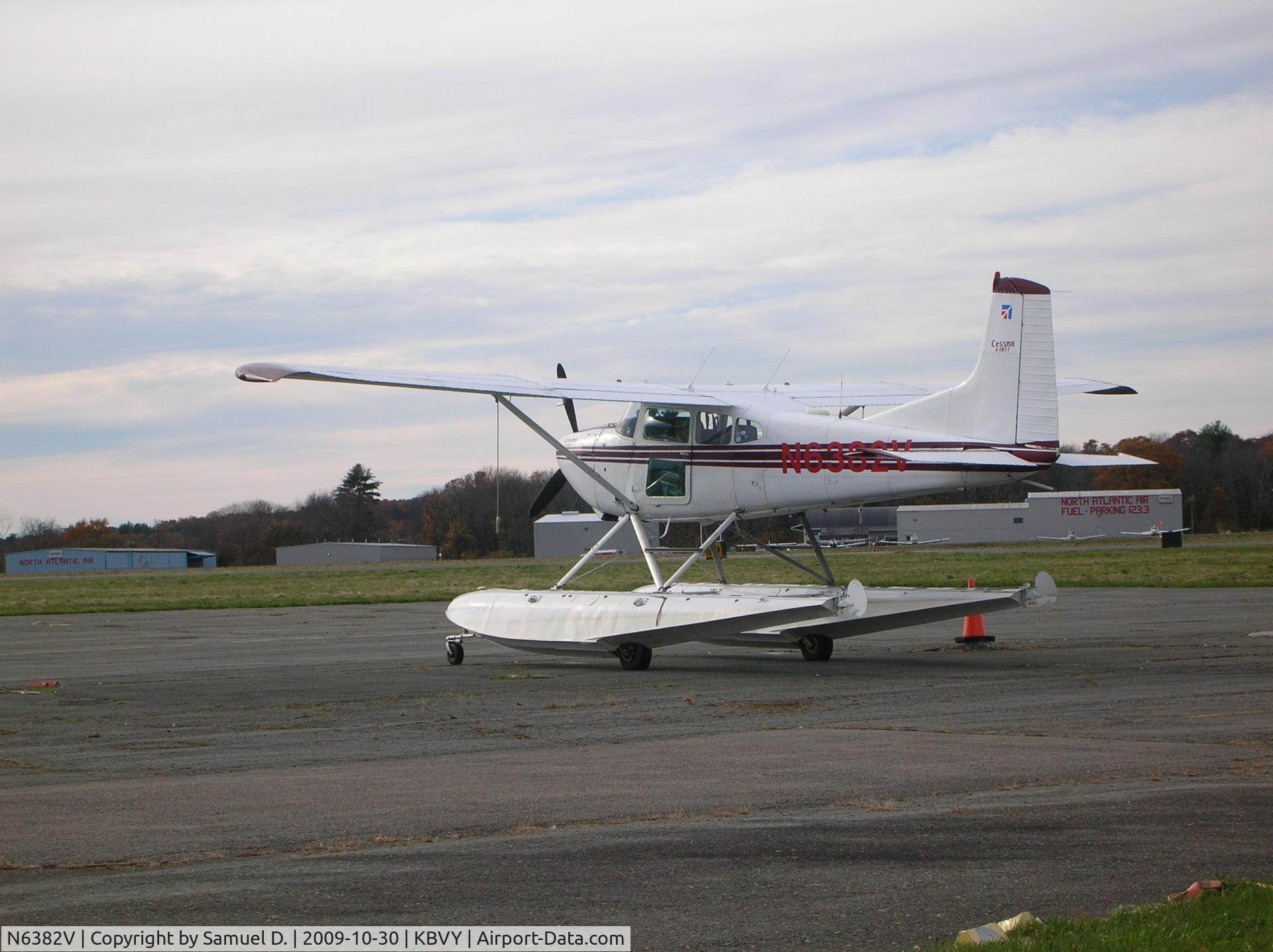 N6382V, Cessna A185F Skywagon 185 C/N 18503860, Sea plane at East Side of Beverly Municipal.