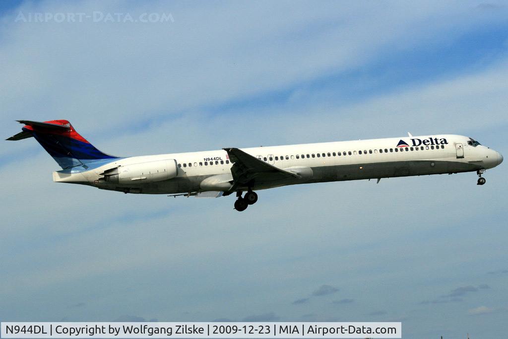 N944DL, 1989 McDonnell Douglas MD-88 C/N 49817, visitor