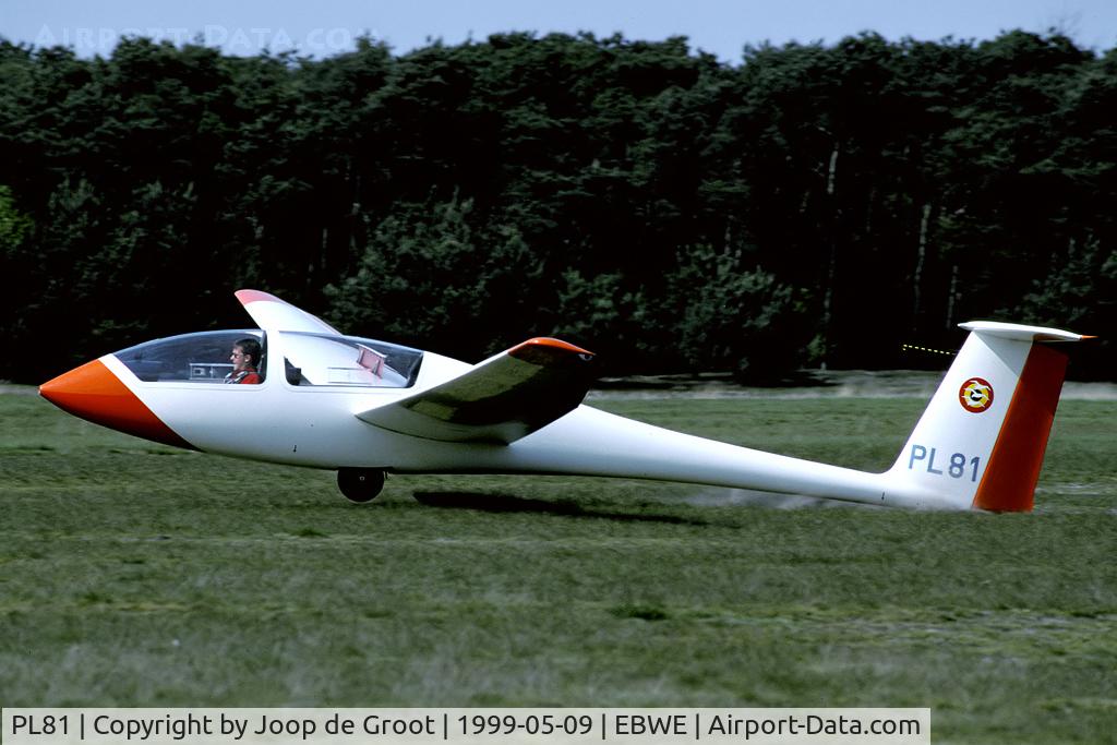 PL81, 1978 Grob G-103 Twin Astir I C/N 3147, landing at Weelde
