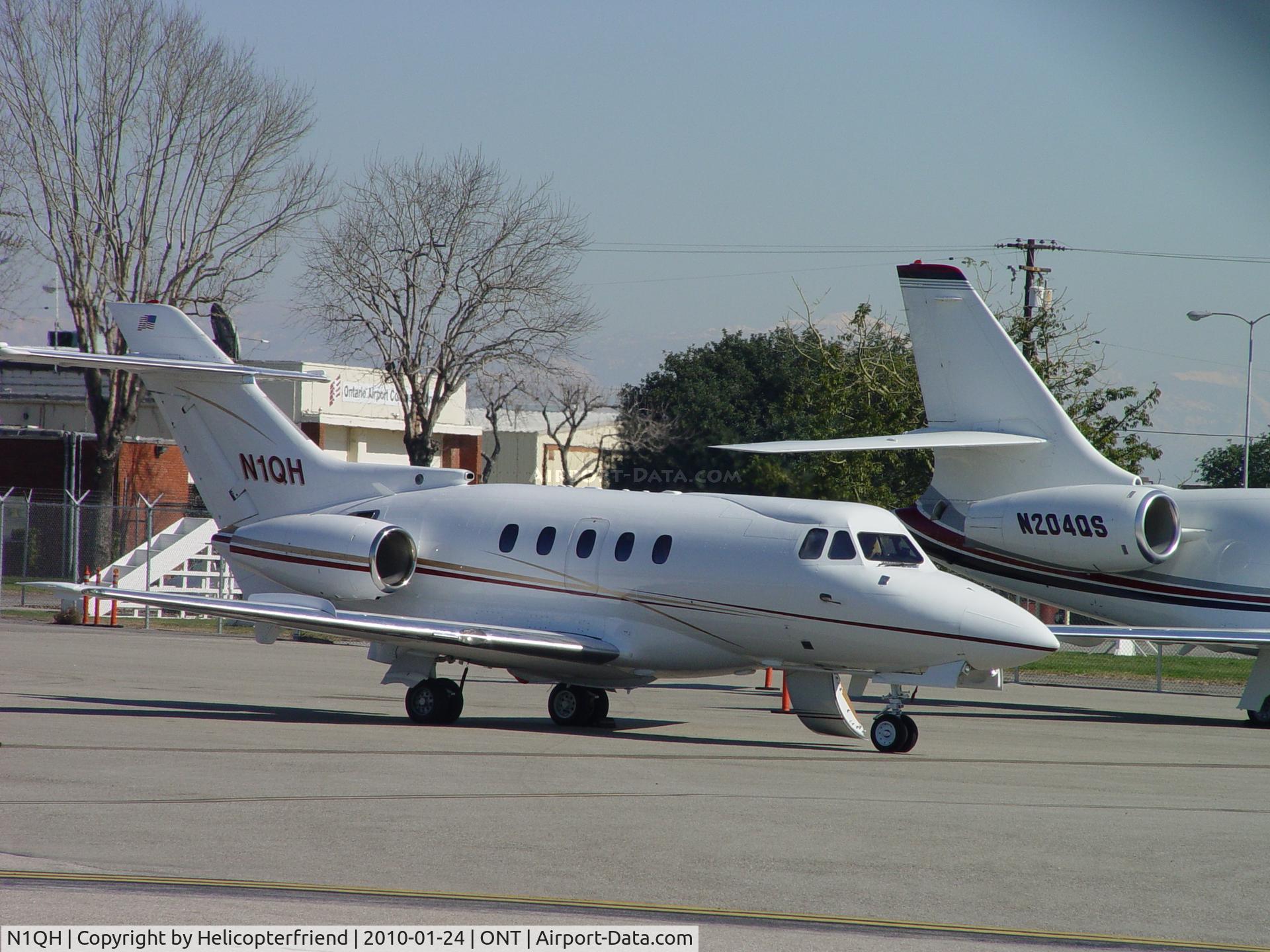 N1QH, 1971 Hawker Siddeley BH.125-400A C/N NA763, Just landed and pulled in waiting to unload or disembark passenger or crew