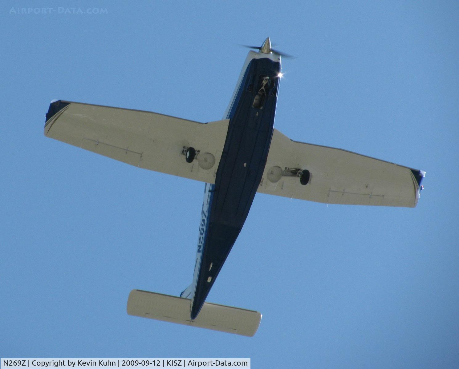 N269Z, 2006 Piper PA-32R-301T Turbo Saratoga C/N 3257407, Passing over the ramp area before landing