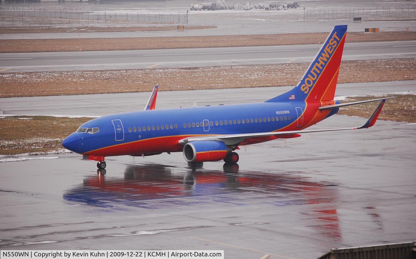 N550WN, 2001 Boeing 737-76Q C/N 30279, Waiting for a gate to open up