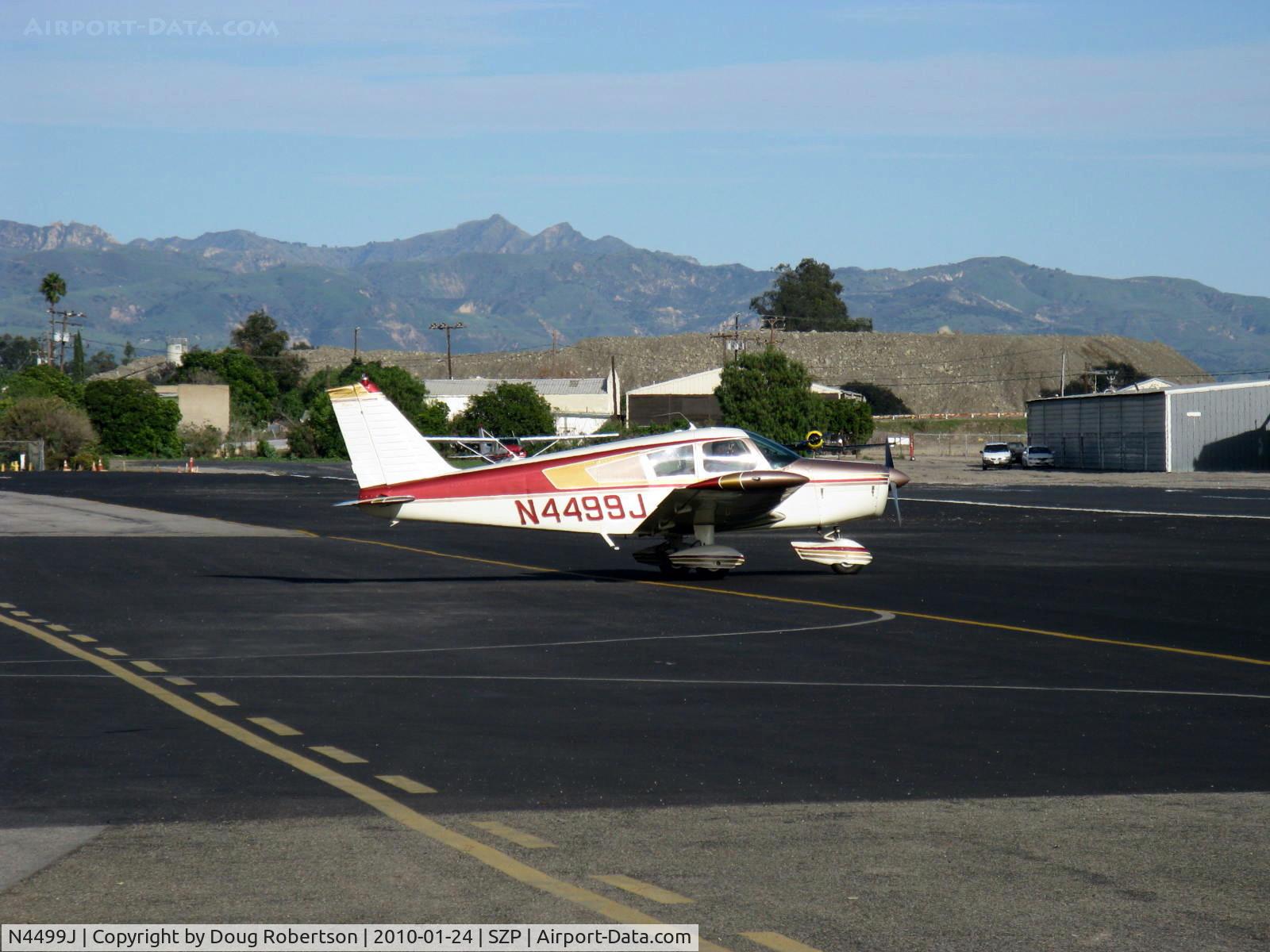 N4499J, 1967 Piper PA-28-140 Cherokee C/N 28-22920, 1967 Piper PA-28-140, Lycoming O-320-E2A 150 Hp, stop for transient parking