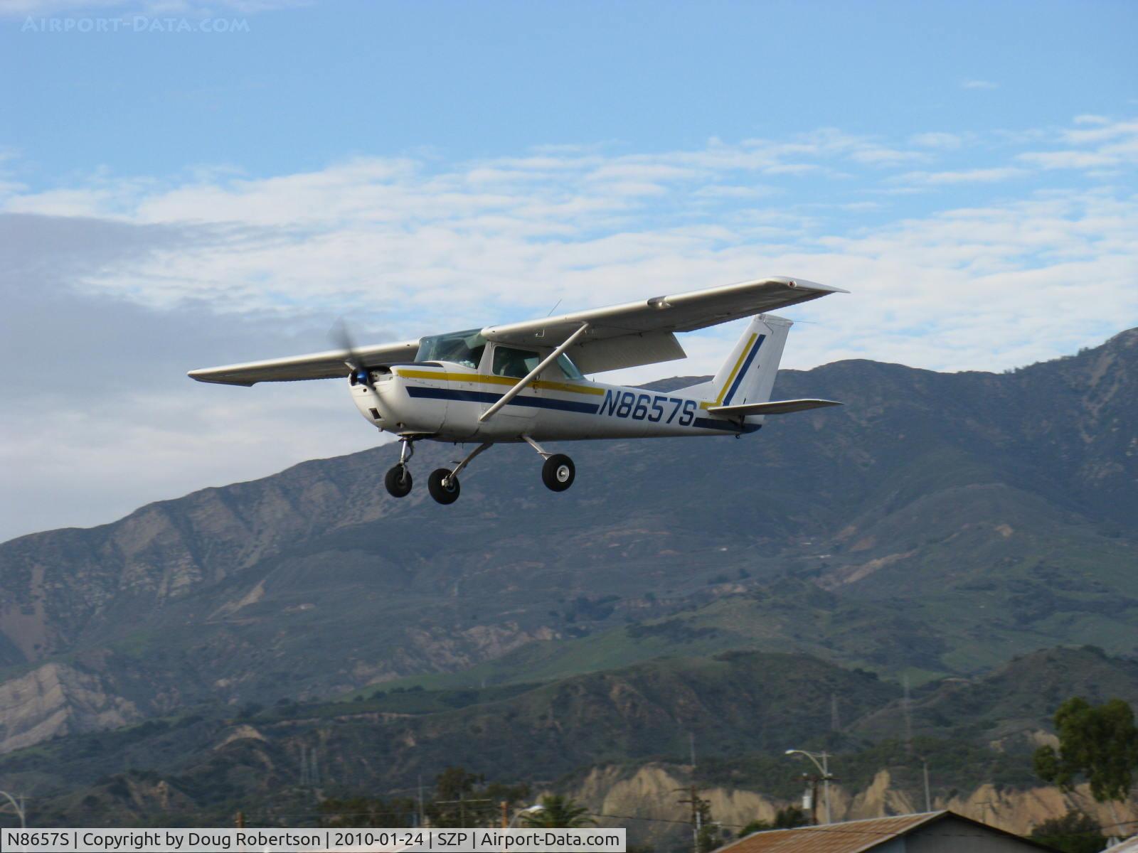 N8657S, 1965 Cessna 150F C/N 15061957, 1965 Cessna 150F, Continental O-200 100 Hp, flaps landing Rwy 22