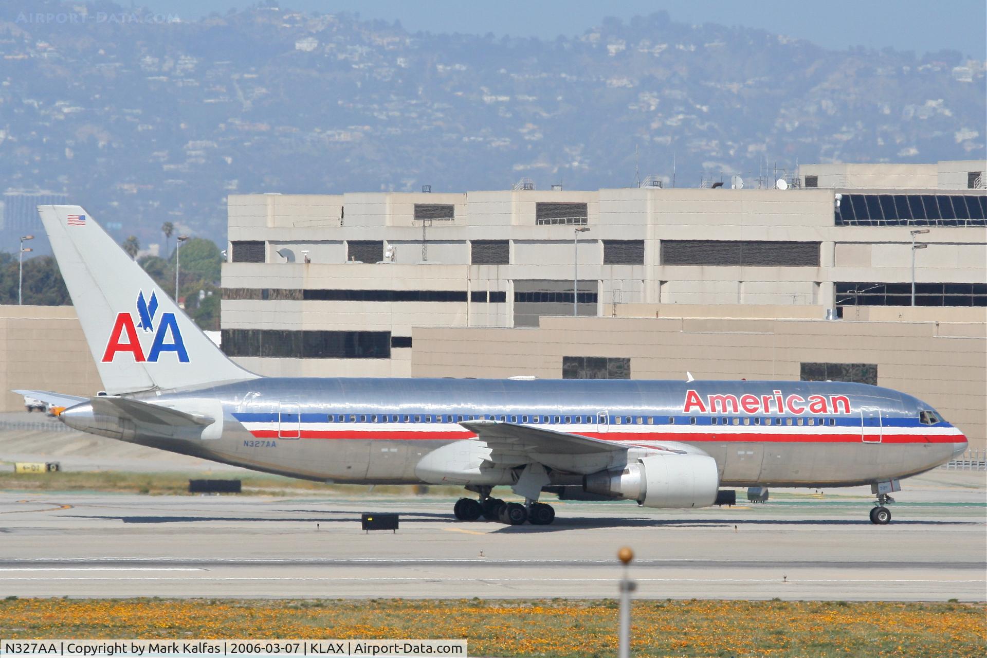 N327AA, 1986 Boeing 767-223 C/N 22327, American Airlines Boeing 767-223, taxiway Charlie to the gate KLAX.