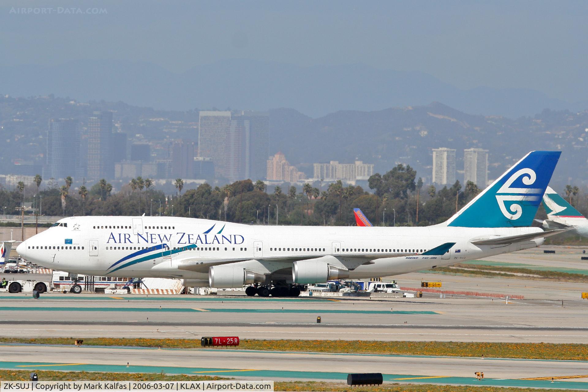 ZK-SUJ, 1998 Boeing 747-4F6 C/N 27602, Air New Zealand Boeing 747-4F6, getting a tow to the gate KLAX.
