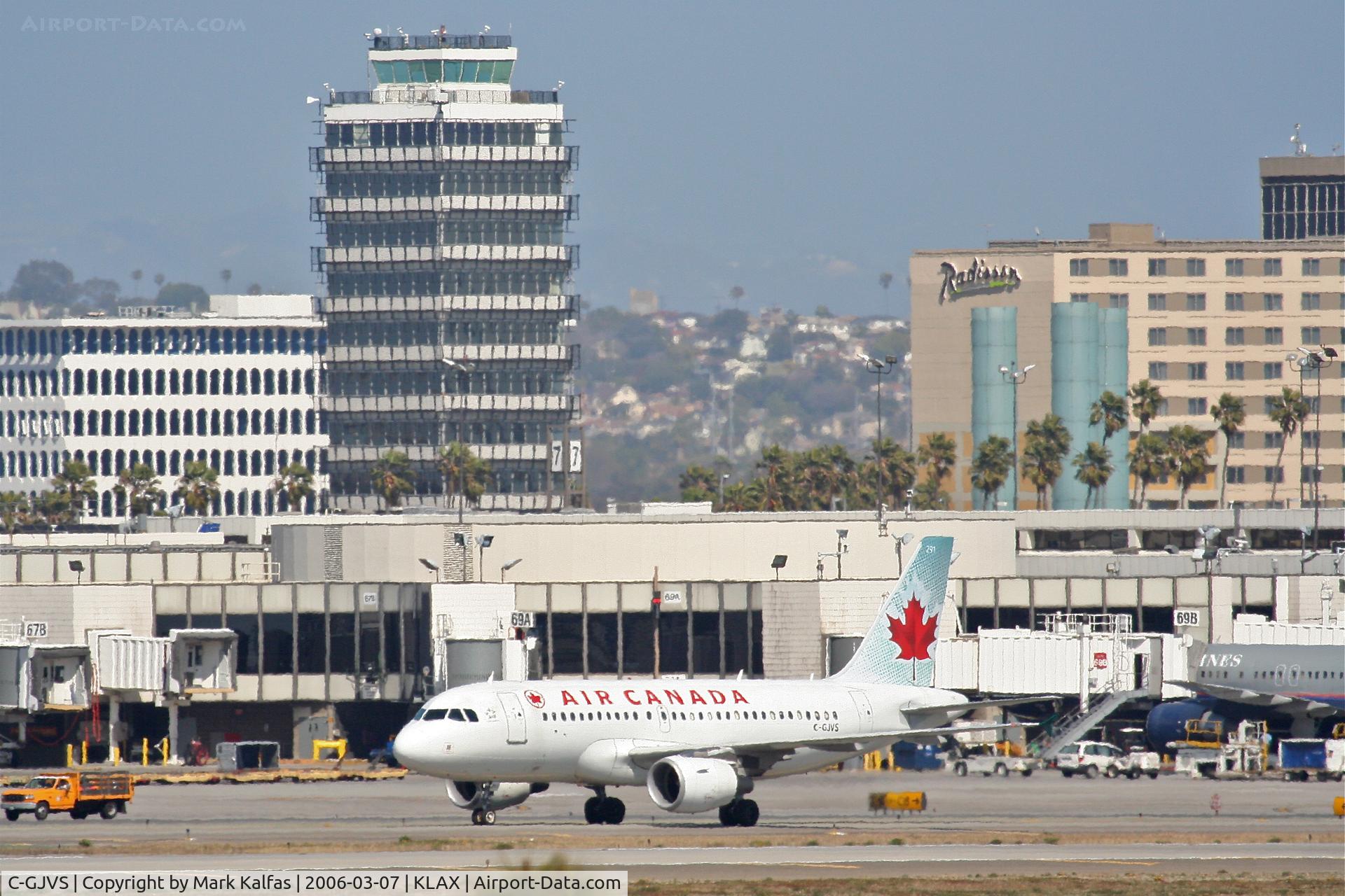 C-GJVS, 2002 Airbus A319-112 C/N 1718, Air Canada A319-112, taxiing to the gate KLAX.