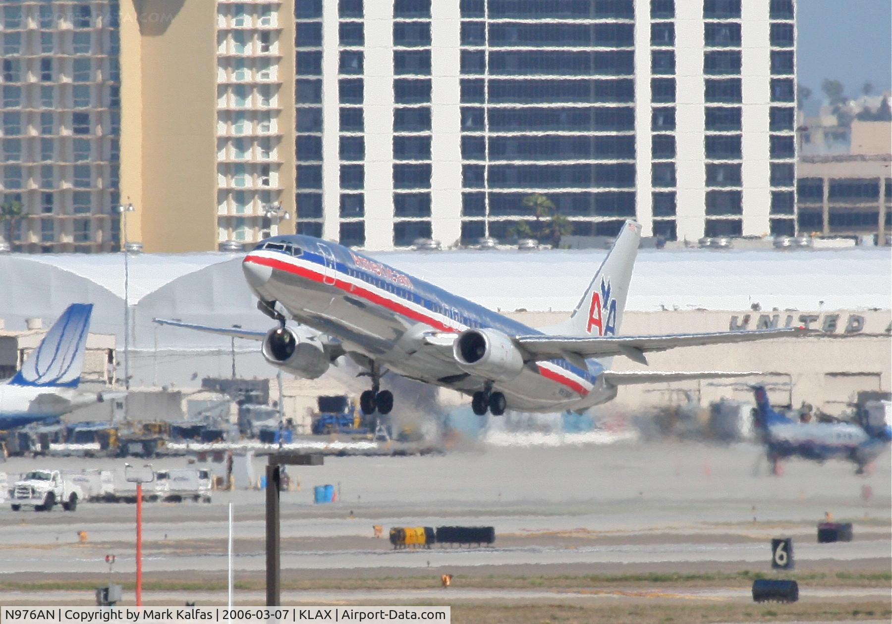N976AN, 2001 Boeing 737-823 C/N 30099, American Airlines Boeing 737-823, 25R departure KLAX.