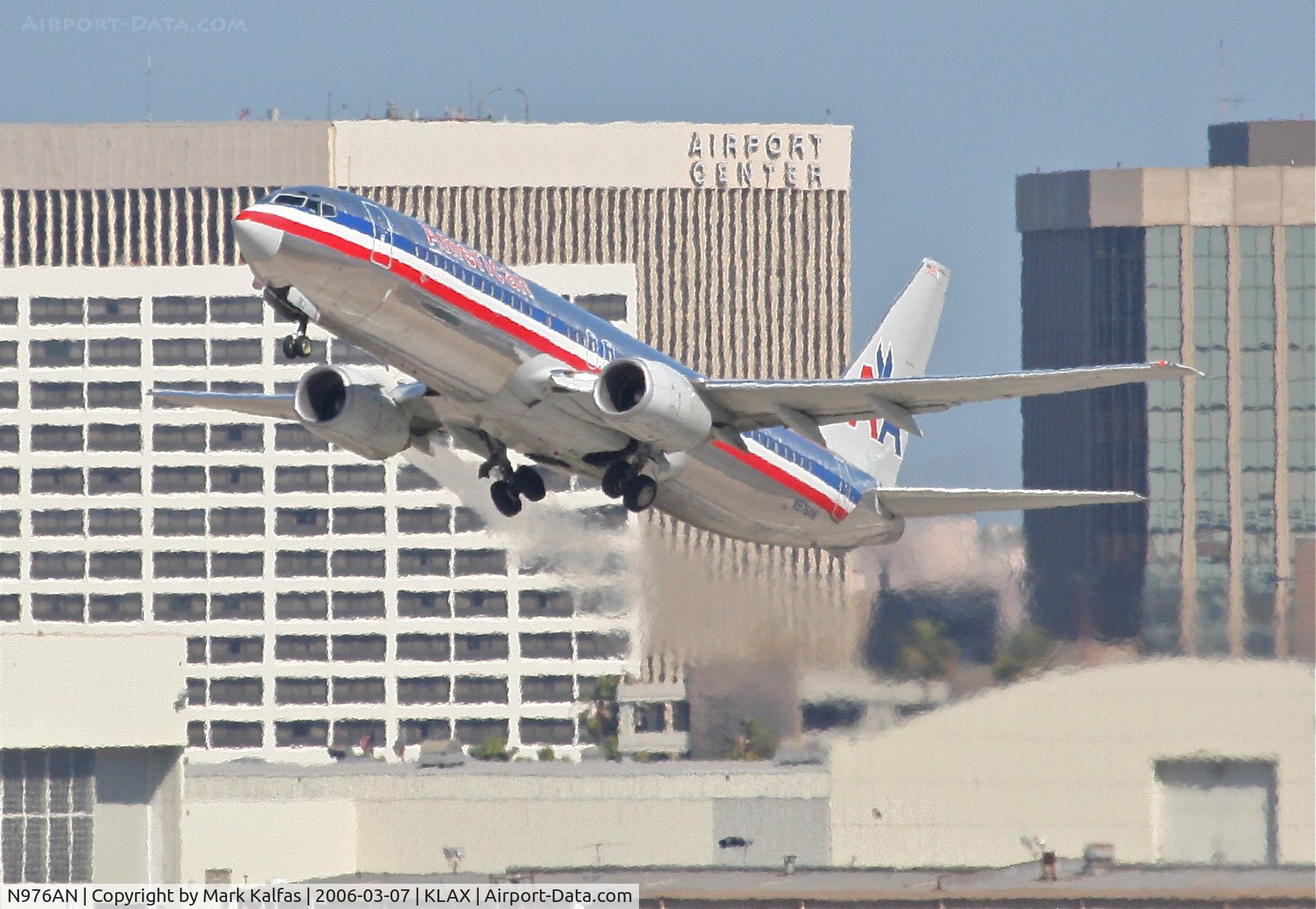 N976AN, 2001 Boeing 737-823 C/N 30099, American Airlines Boeing 737-823, 25R departure KLAX.