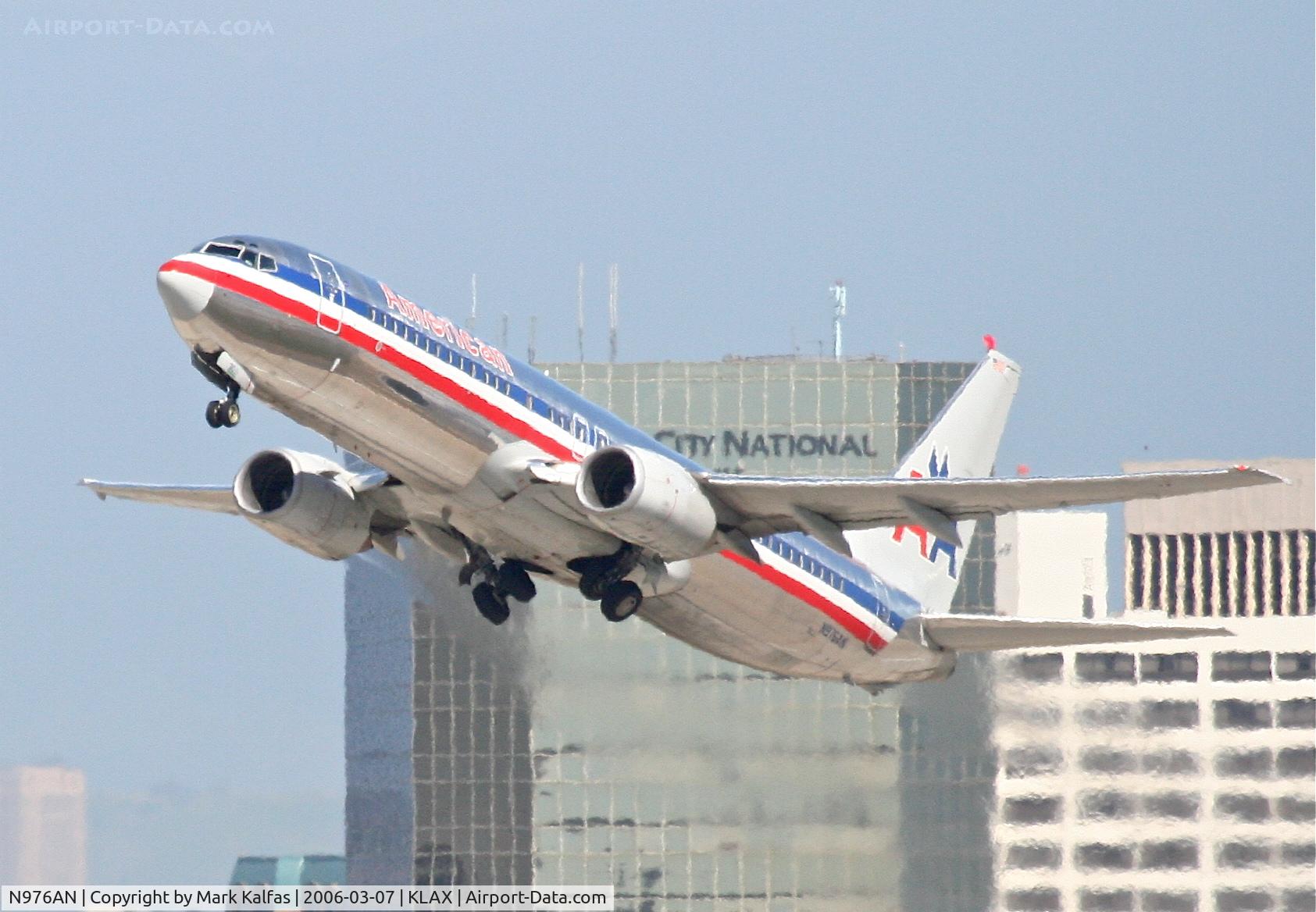 N976AN, 2001 Boeing 737-823 C/N 30099, American Airlines Boeing 737-823, 25R departure KLAX.
