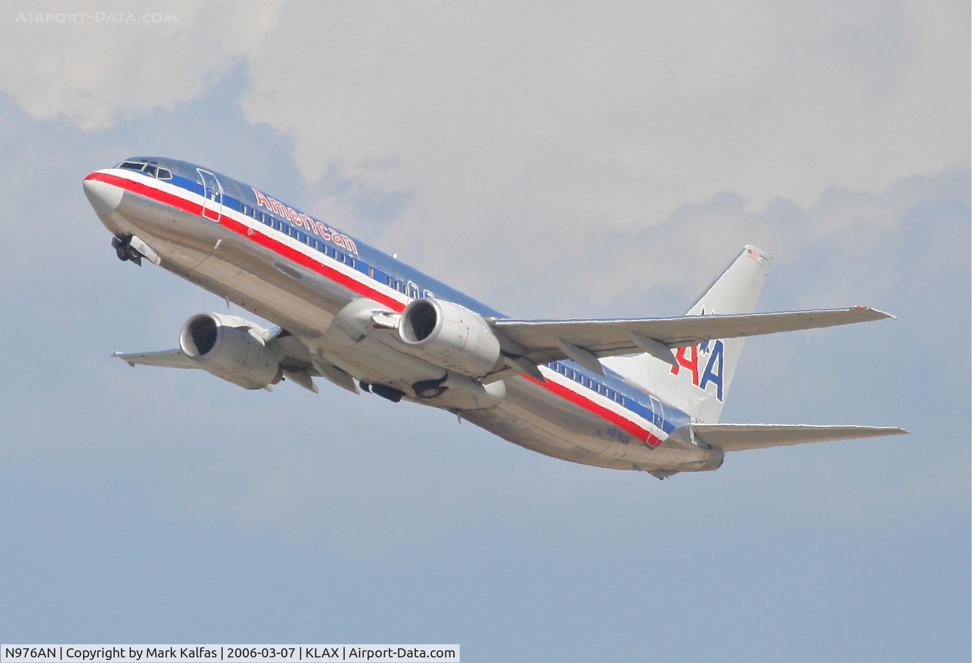 N976AN, 2001 Boeing 737-823 C/N 30099, American Airlines Boeing 737-823, 25R departure KLAX.