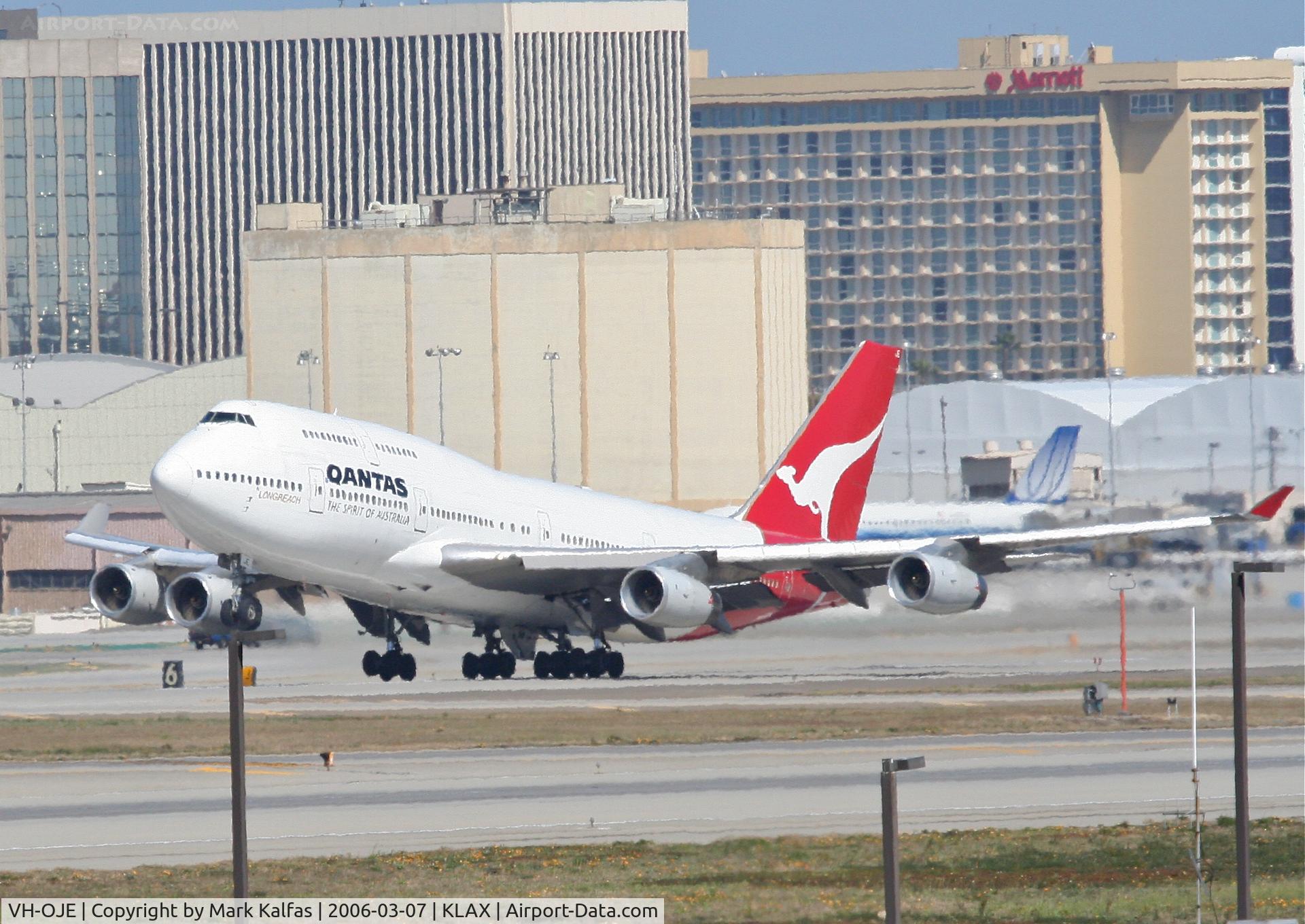 VH-OJE, 1989 Boeing 747-438 C/N 24482, Qantas Boeing 747-438, 25R departure KLAX.