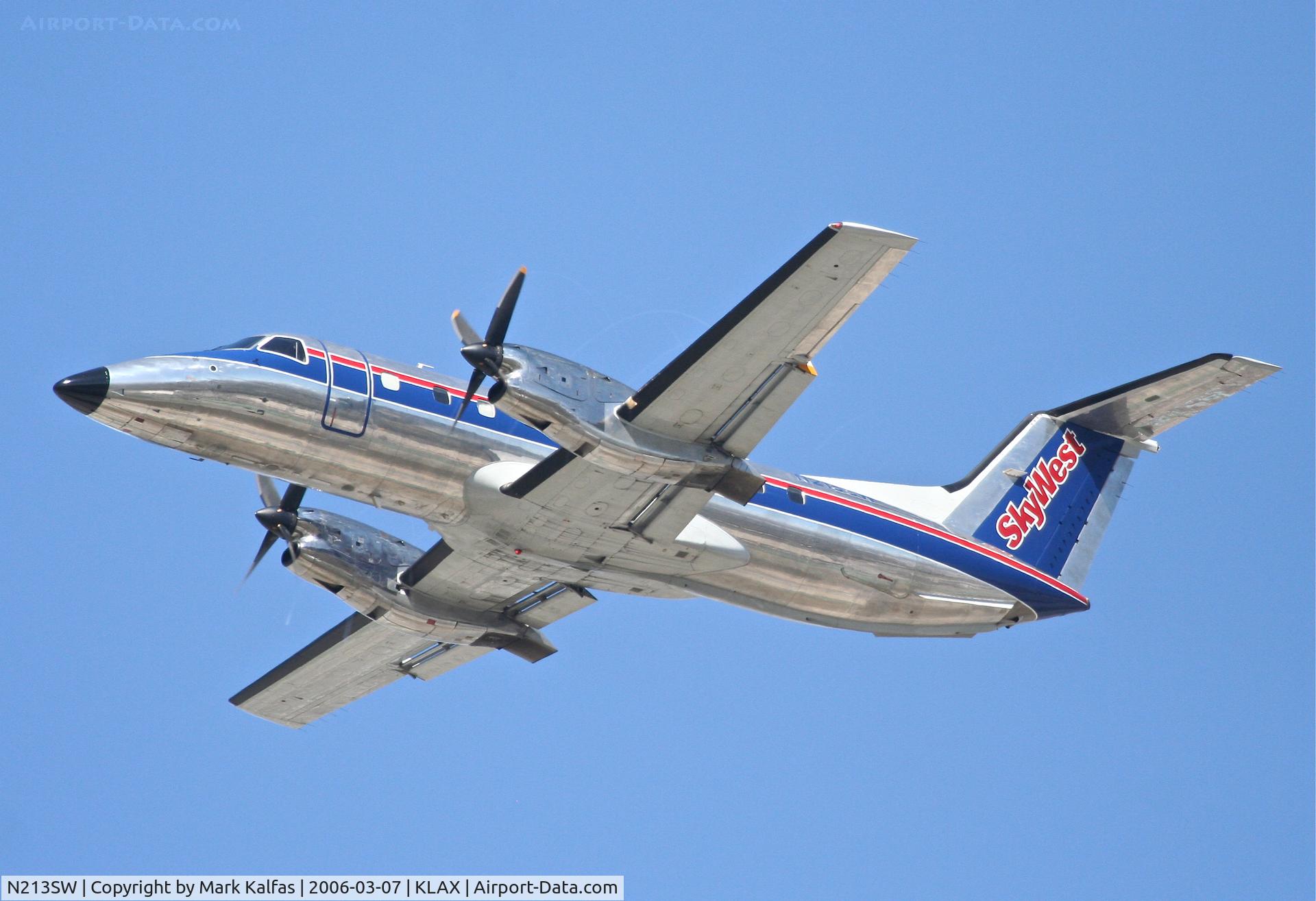 N213SW, 1992 Embraer EMB-120ER Brasilia C/N 120.277, SkyWest EMB-120ER, 25R departure KLAX.