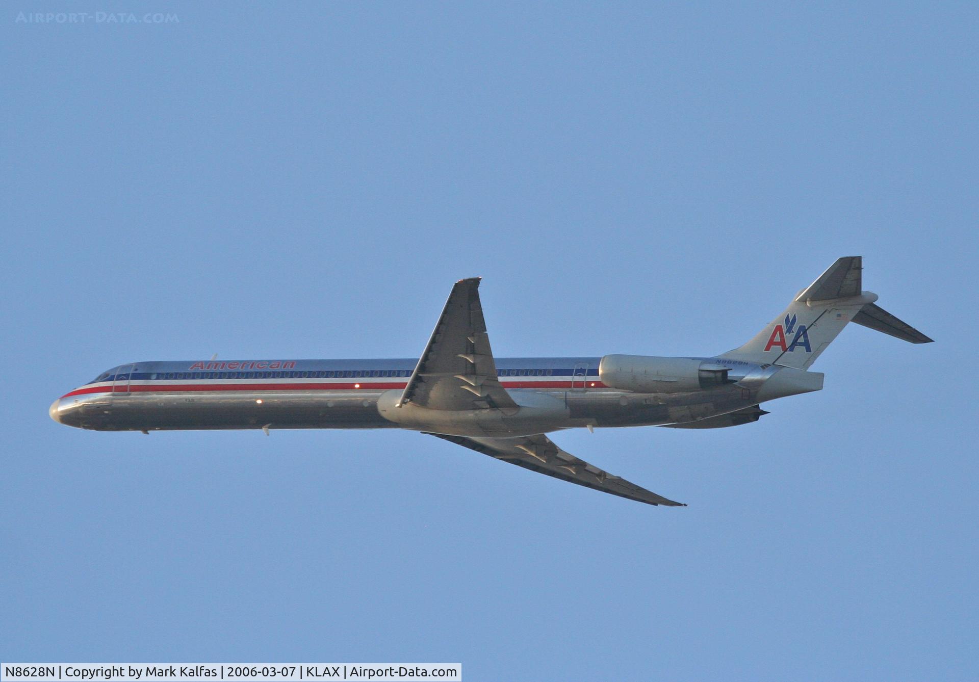 N8628N, 1971 Piper PA-32-300 Cherokee Six C/N 32-7140021, American Airlines MCDonnell Douglas DC-9-83(MD-83), 25R departure KLAX.