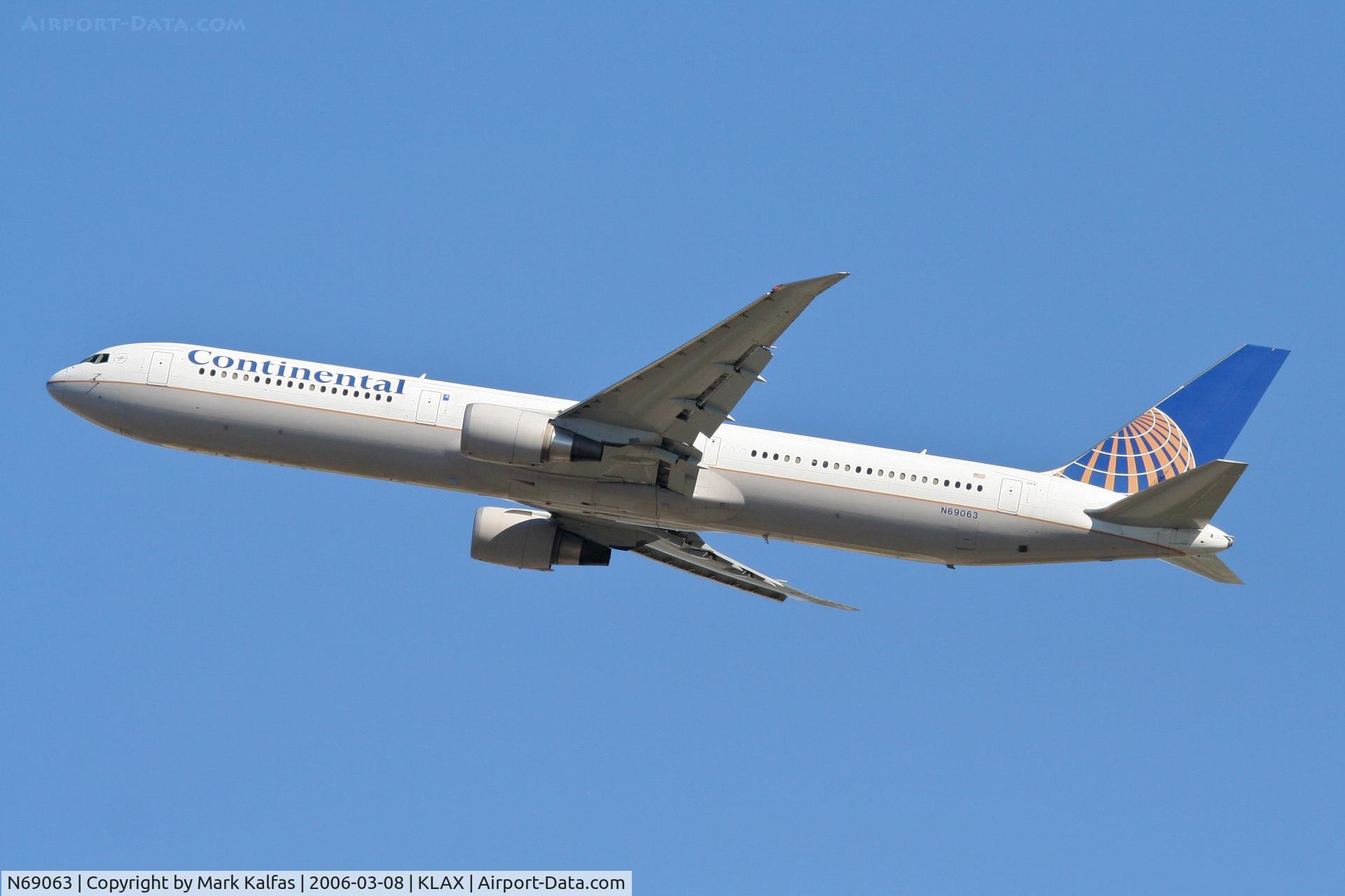 N69063, 2002 Boeing 767-424/ER C/N 29458, Continental Boeing 767-424ER, 25R departure KLAX.