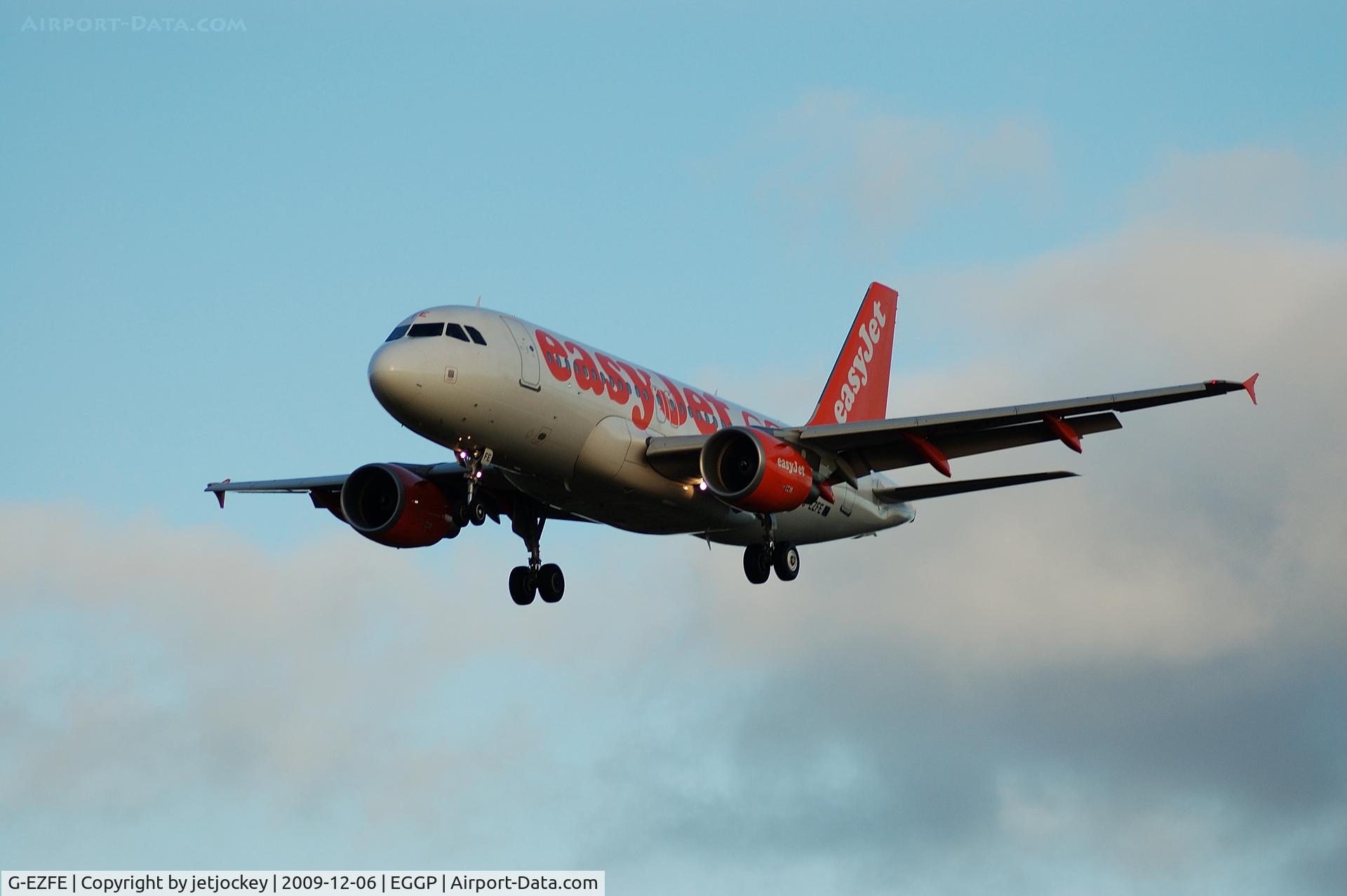 G-EZFE, 2009 Airbus A319-111 C/N 3824, Short finals to R27