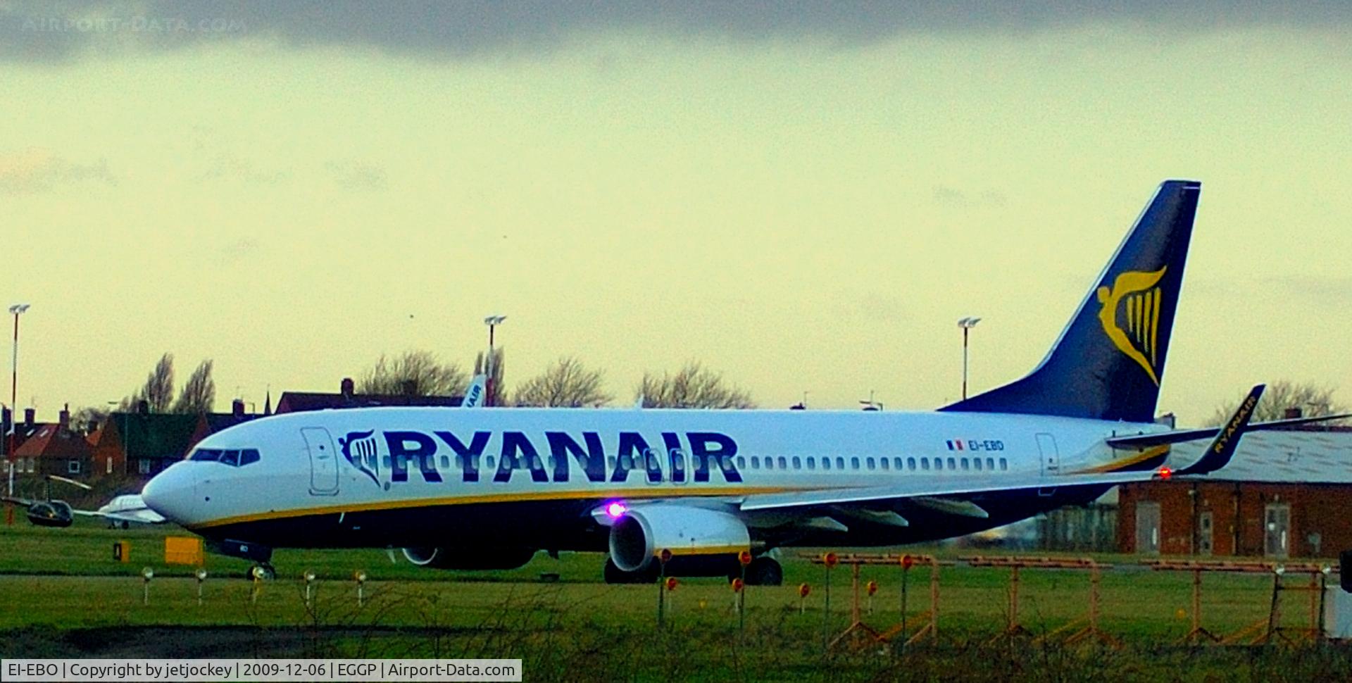 EI-EBO, 2009 Boeing 737-8AS C/N 35004, Moving to threshold