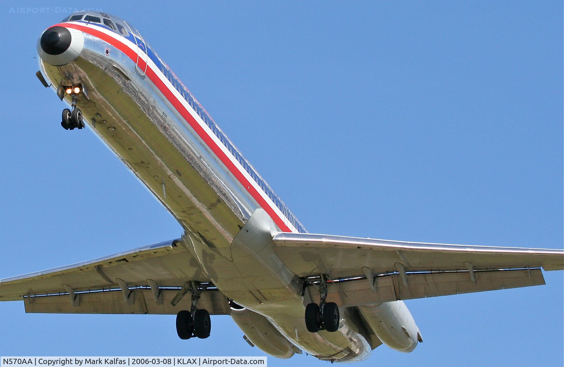N570AA, 1987 McDonnell Douglas MD-83 (DC-9-83) C/N 49352, American Airlines MD-83, short final 25L KLAX.