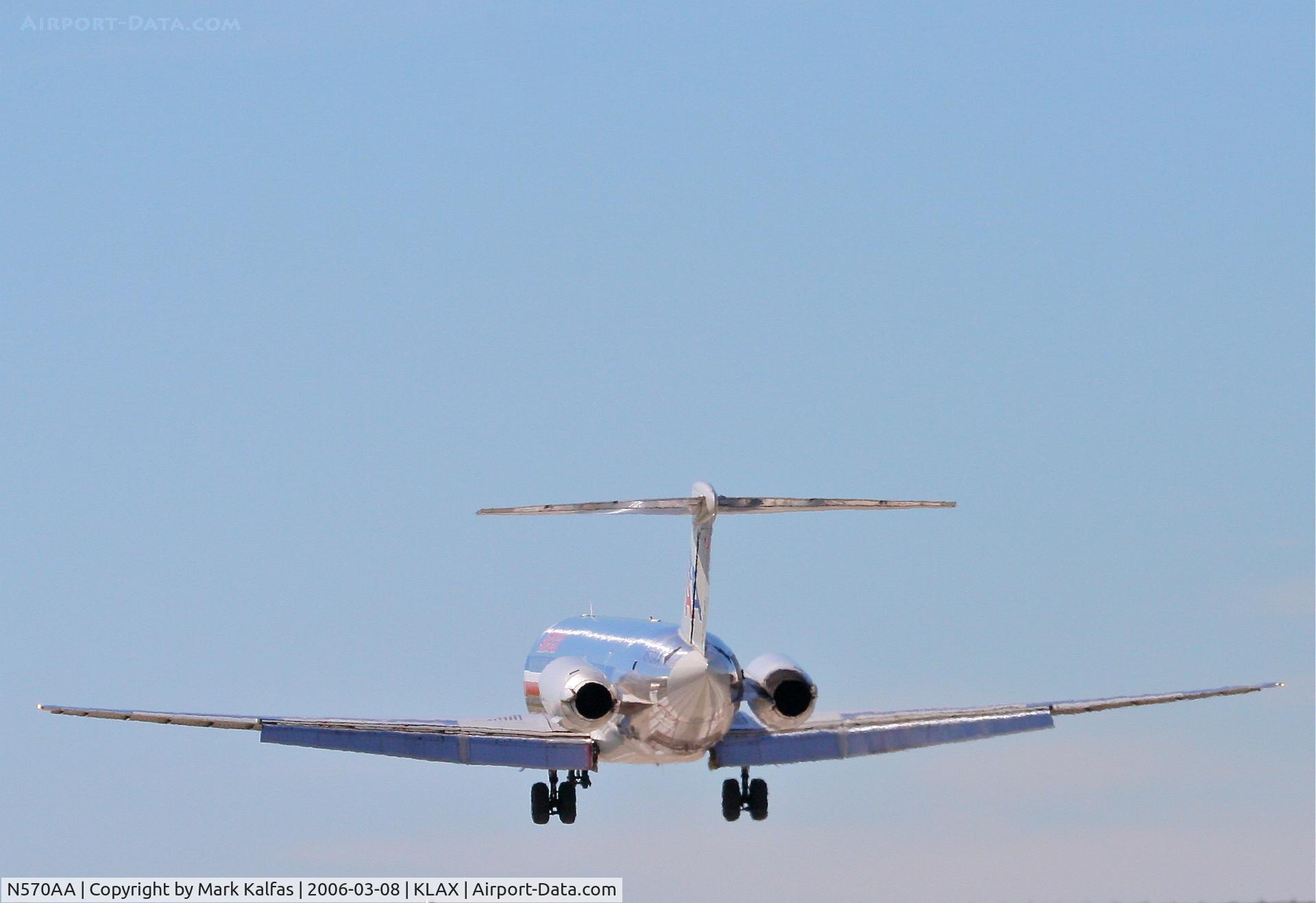 N570AA, 1987 McDonnell Douglas MD-83 (DC-9-83) C/N 49352, American Airlines MD-83, short final 25L KLAX.