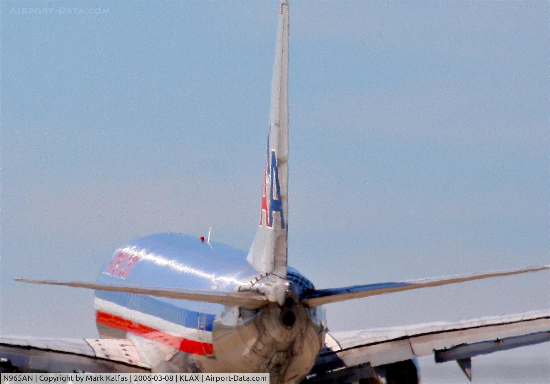 N965AN, 2001 Boeing 737-823 C/N 29544, American Airlines Boeing 737-823, short final 25L KLAX.