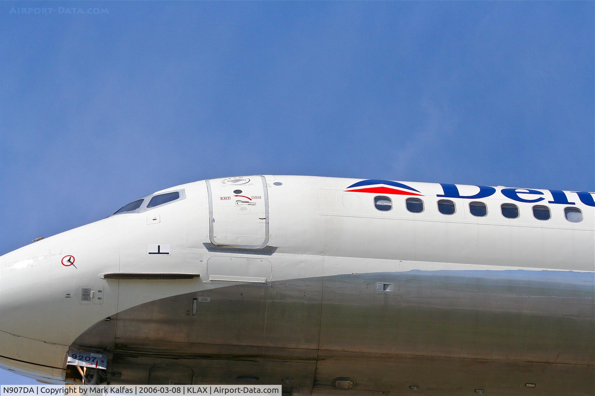 N907DA, 1995 McDonnell Douglas MD-90-30 C/N 53387, Delta Airlines MD-90-30 , short final 25L KLAX.