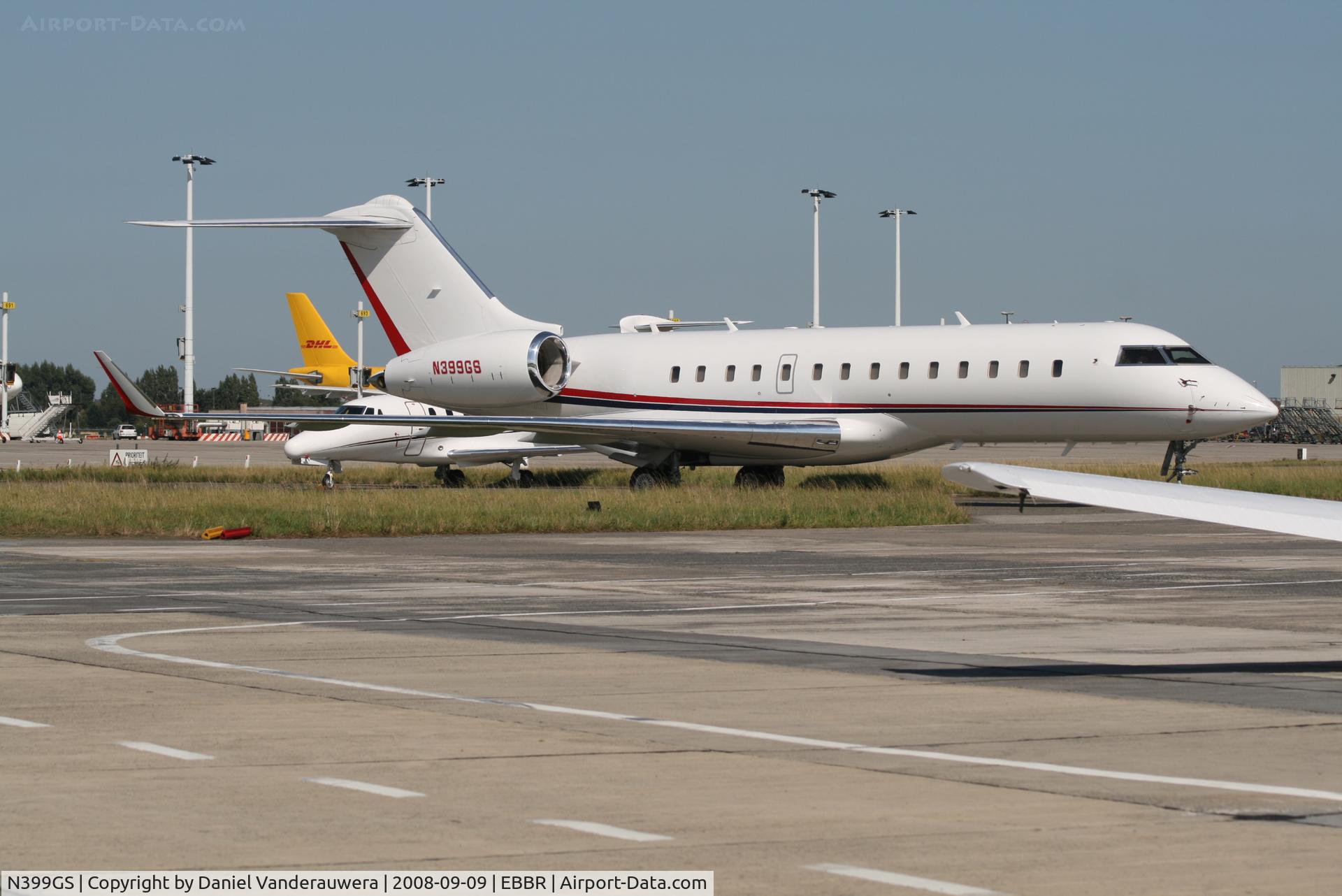N399GS, 2000 Bombardier Global Express (BD-700-1A10) C/N 9074, Parked on G.A. apron