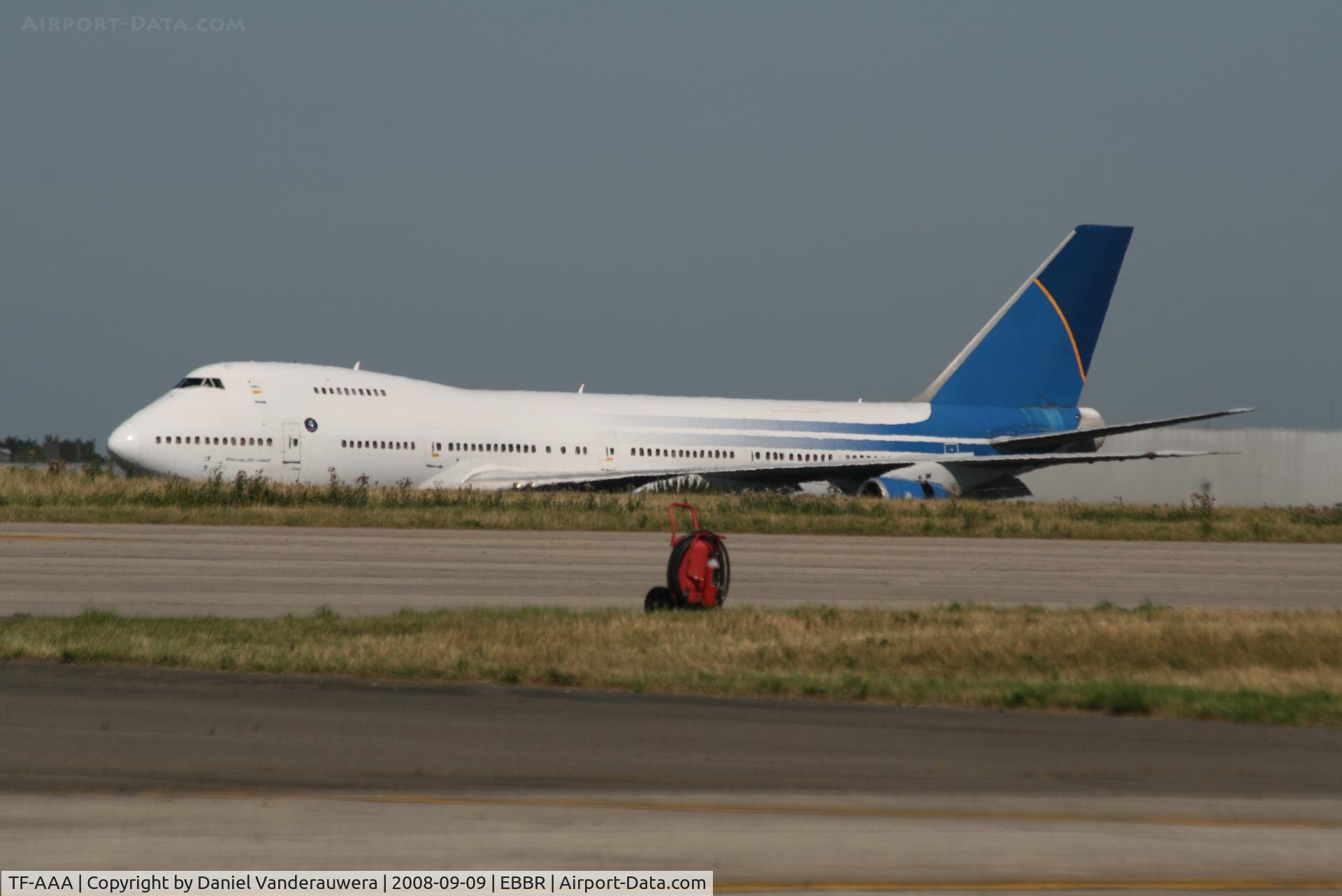 TF-AAA, 1981 Boeing 747-236B/SF C/N 22442, Arrival on RWY 25R