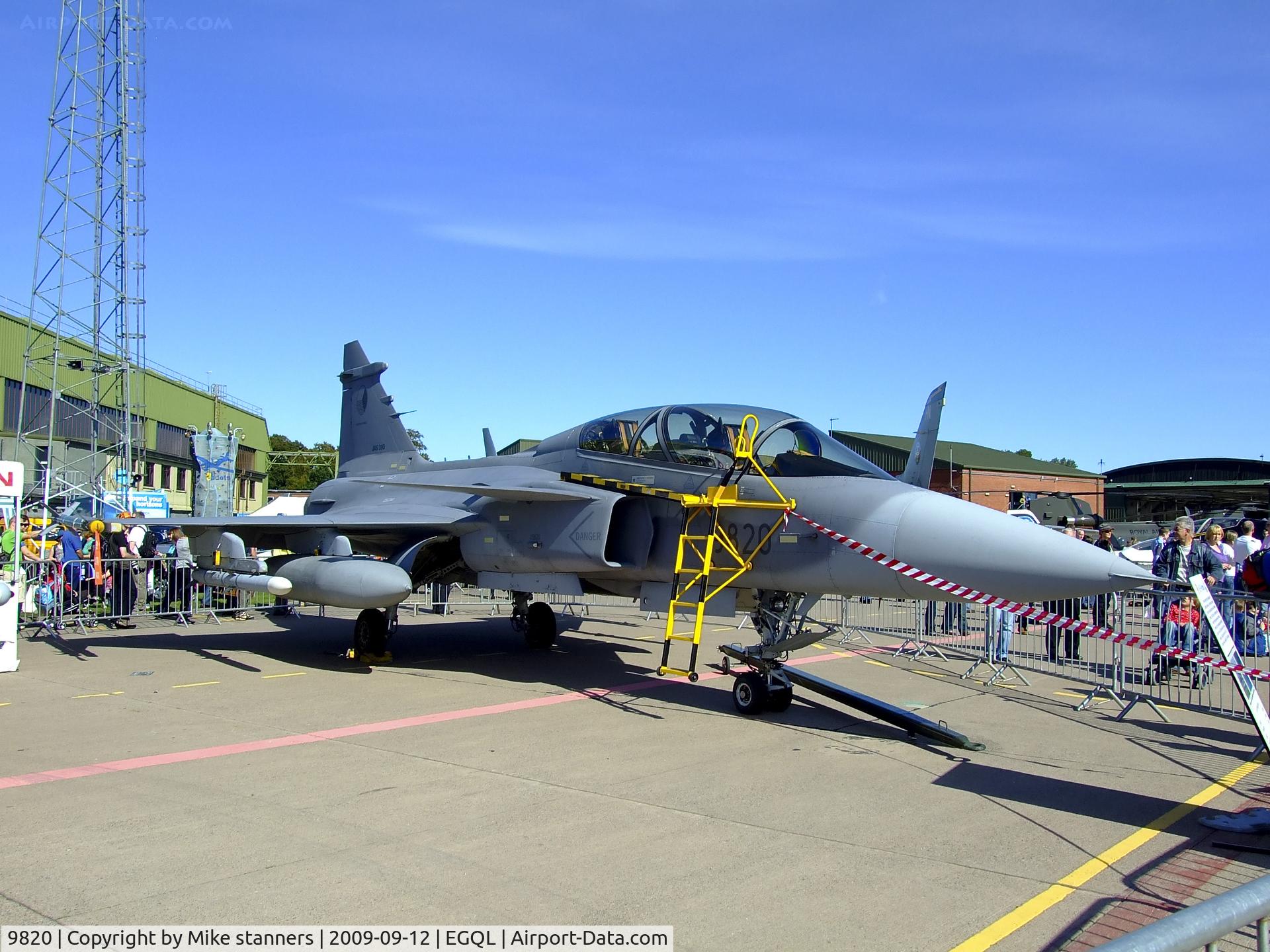 9820, 2005 Saab JAS-39D Gripen C/N 39820, JAS-39D Gripen from 211tl,Loaded with 2x wing tanks,2x AIM-9M Sidewinders & 2x AIM-120 AMRAAM's at Leuchars airshow '09