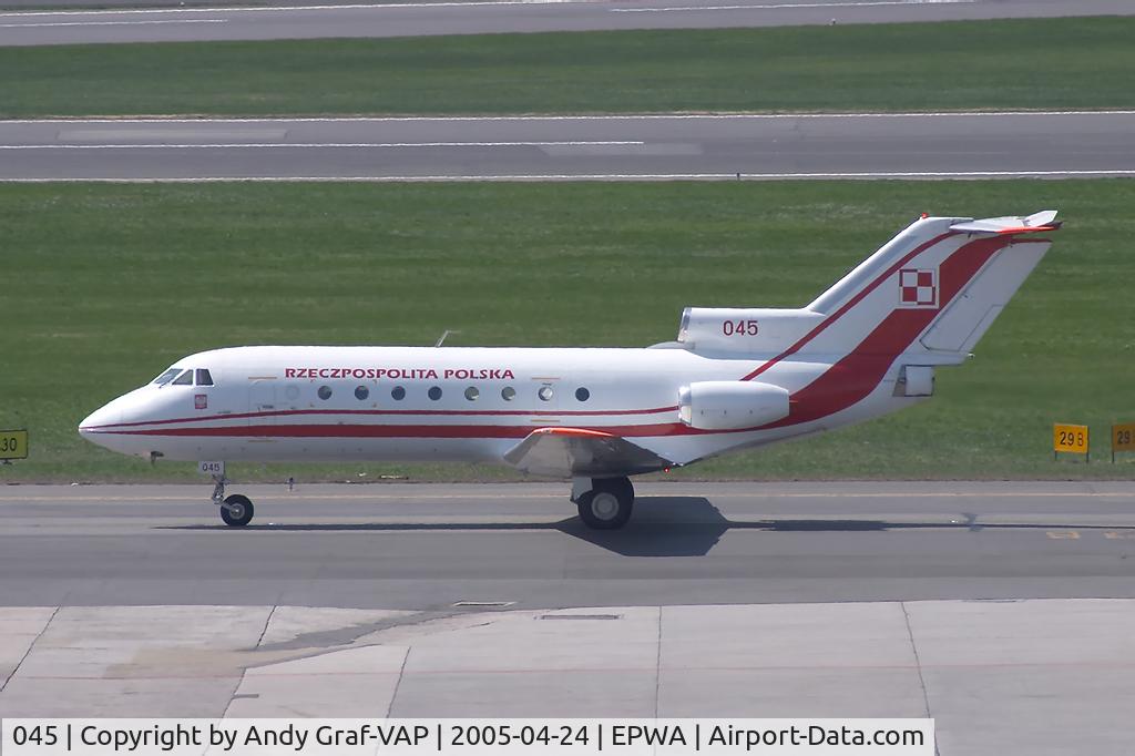 045, Yakovlev Yak-40 C/N 9840759, Polish Air Force Y40