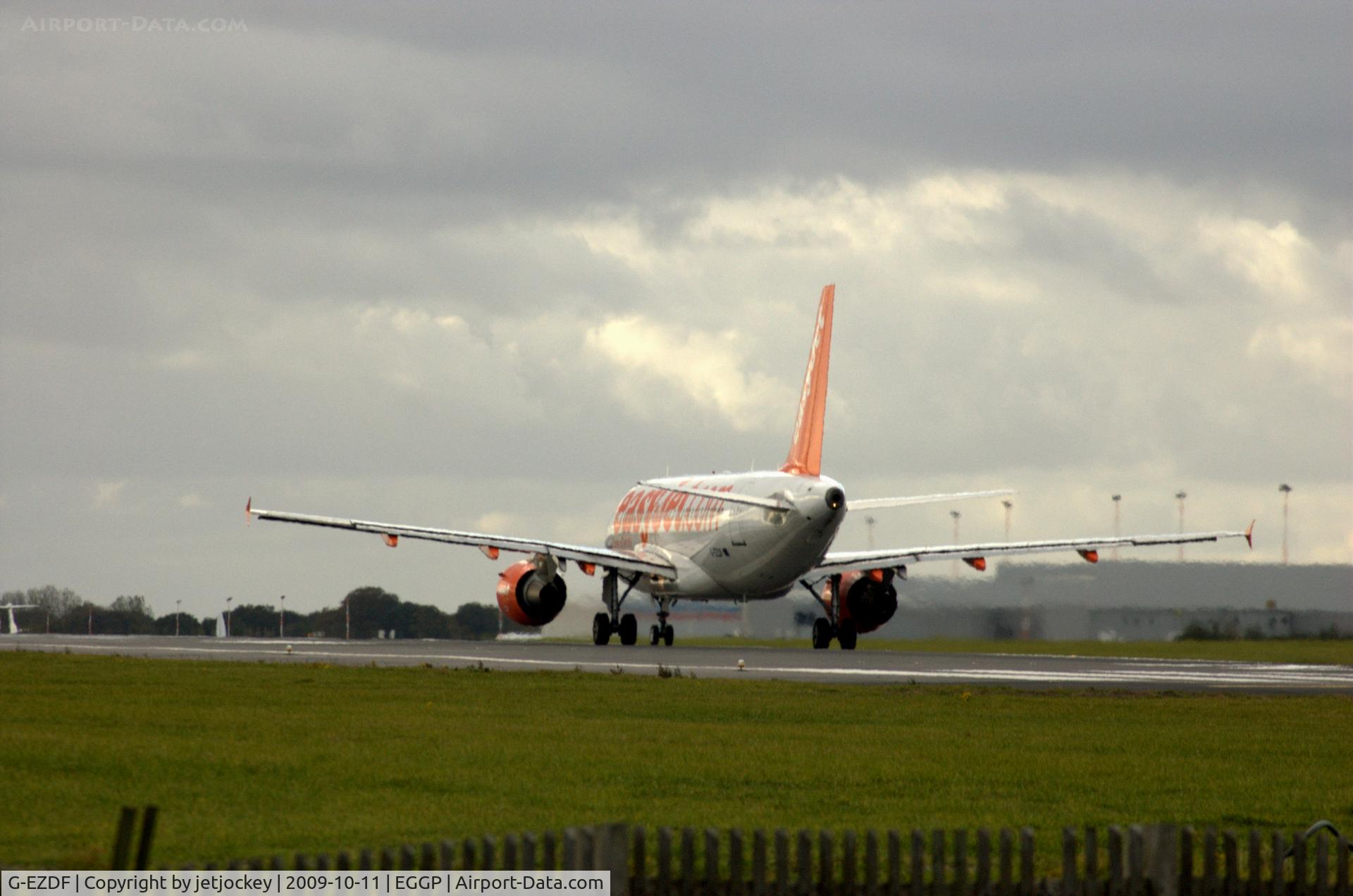G-EZDF, 2008 Airbus A319-111 C/N 3432, Gunning up the engines for take off