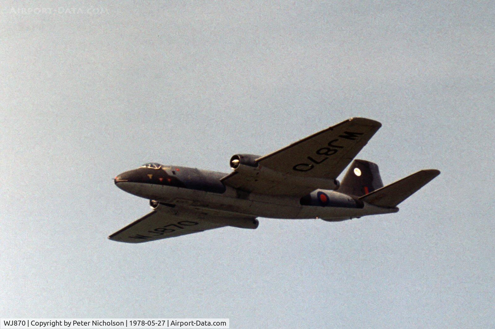 WJ870, 1954 English Electric Canberra T.4 C/N Not found WJ870, Canberra T.4 of 231 Operational Conversion Unit at RAF Wyton performing at the 1978 Bassingbourn Airshow.