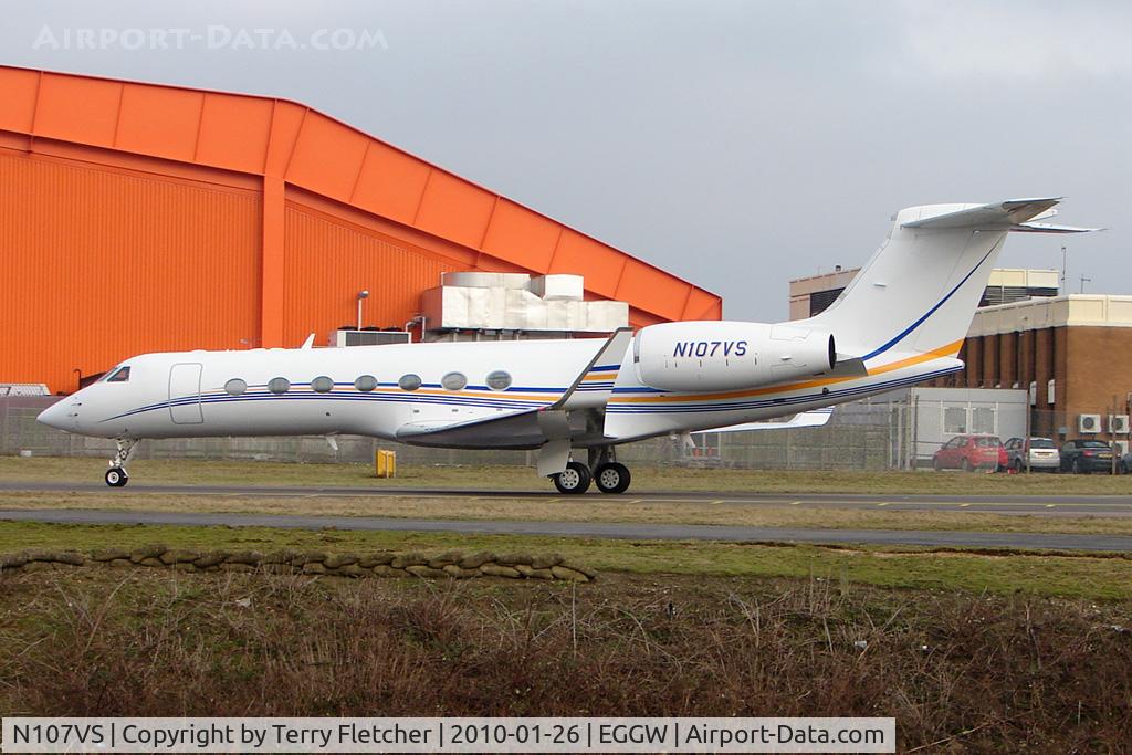 N107VS, 2004 Gulfstream Aerospace GV-SP (G550) C/N 5043, G550 at Luton arriving as Bayjet 37