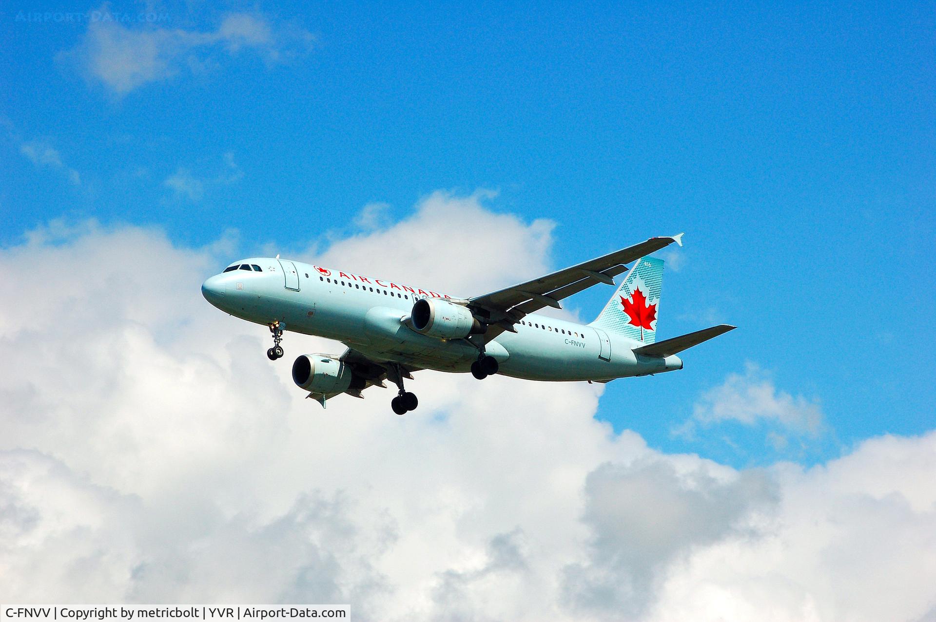 C-FNVV, 1993 Airbus A320-211 C/N 404, Landing at YVR