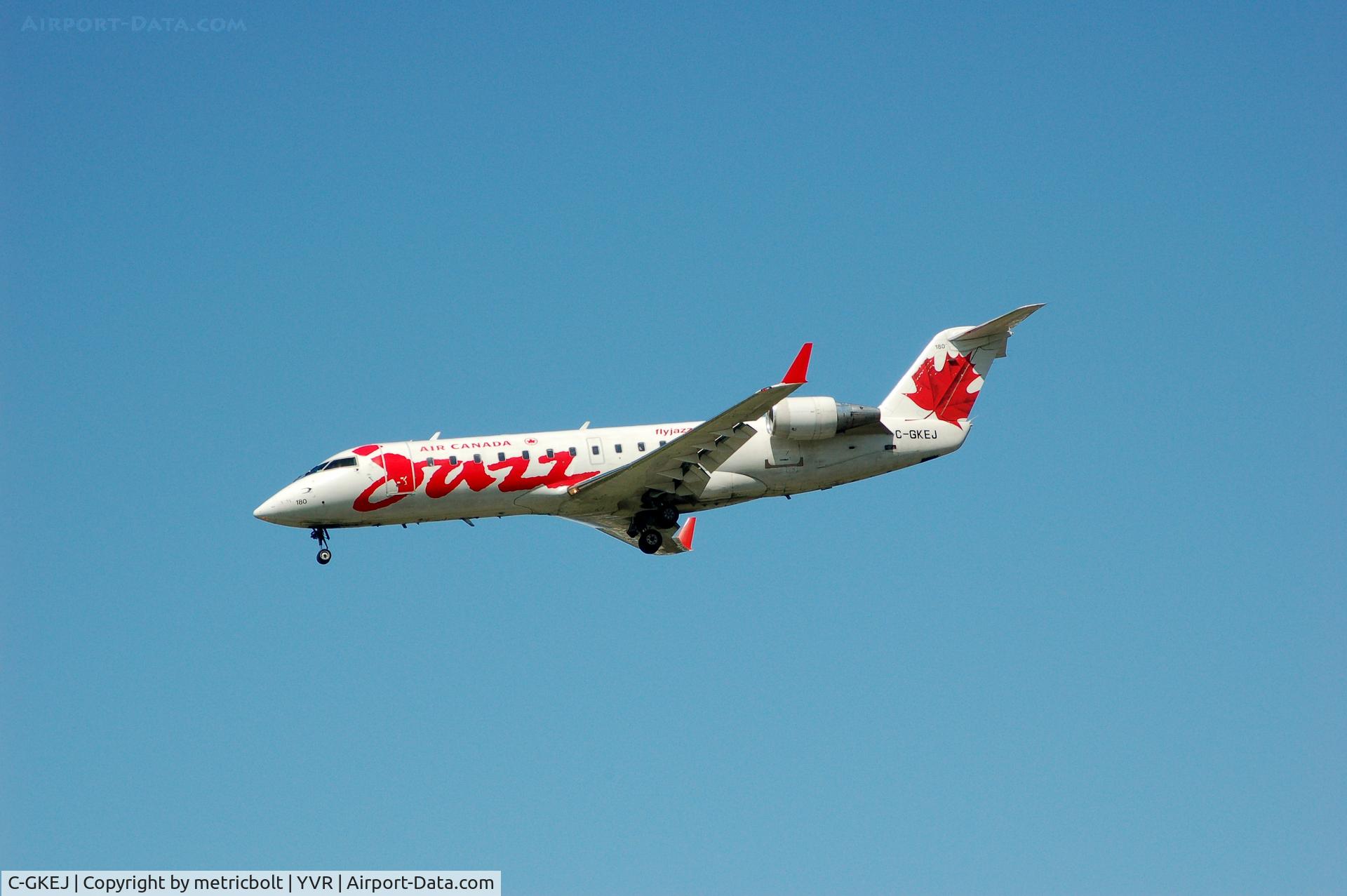 C-GKEJ, 1998 Bombardier CRJ-200ER (CL-600-2B19) C/N 7269, Landing at YVR