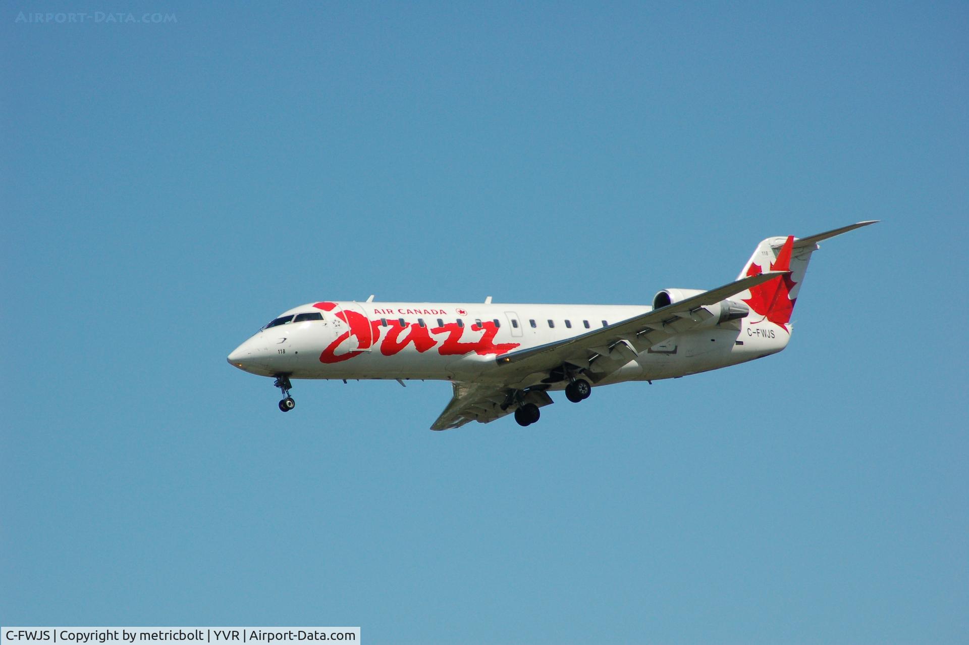 C-FWJS, 1995 Canadair CRJ-100ER (CL-600-2B19) C/N 7097, Landing at YVR