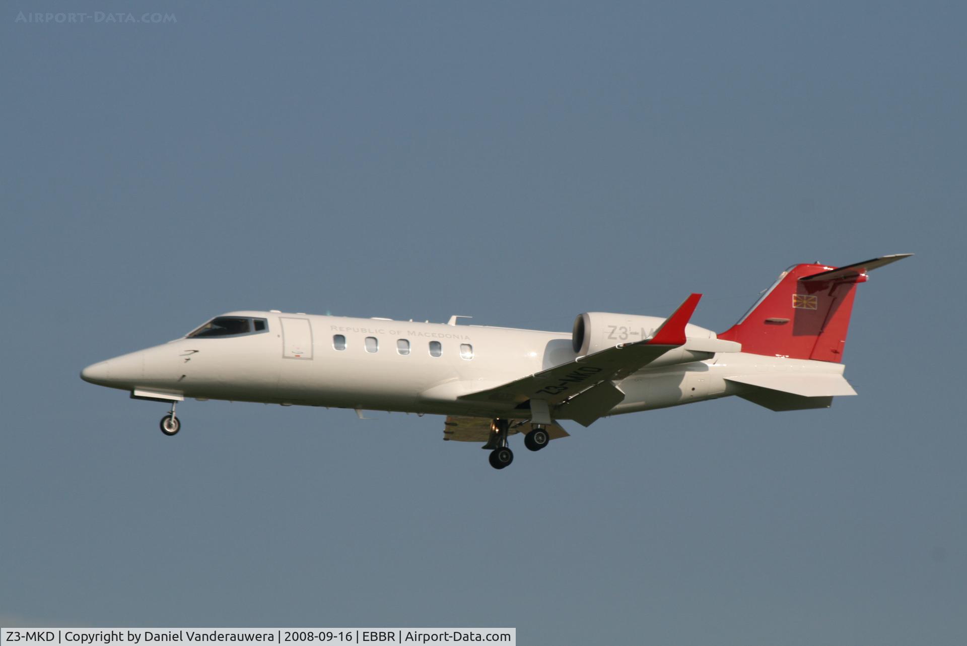 Z3-MKD, Learjet 60 C/N 60-279, Arrival to RWY 25L