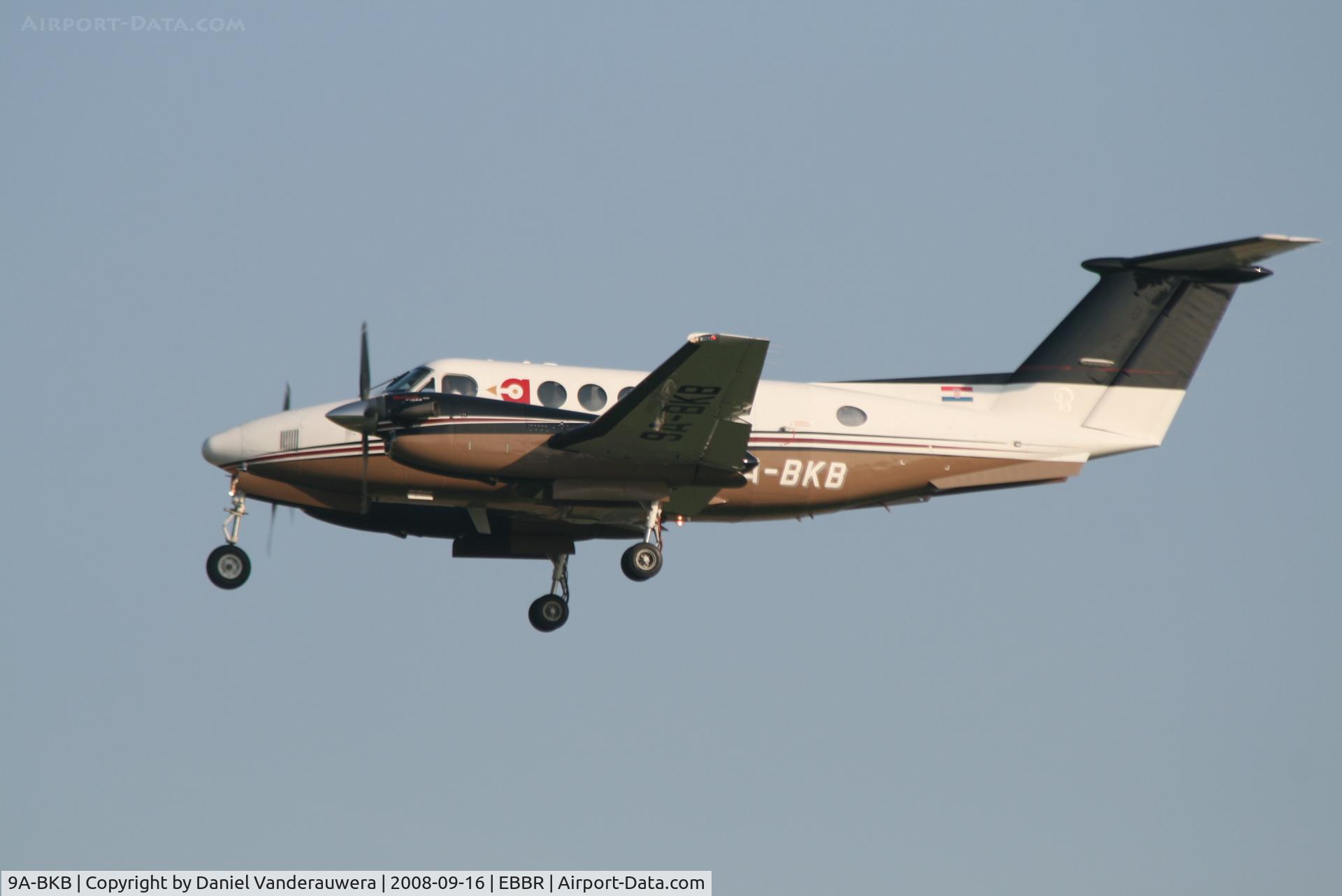 9A-BKB, 2007 Hawker Beechcraft B200 King Air C/N BB-1983, Arrival to RWY 25L