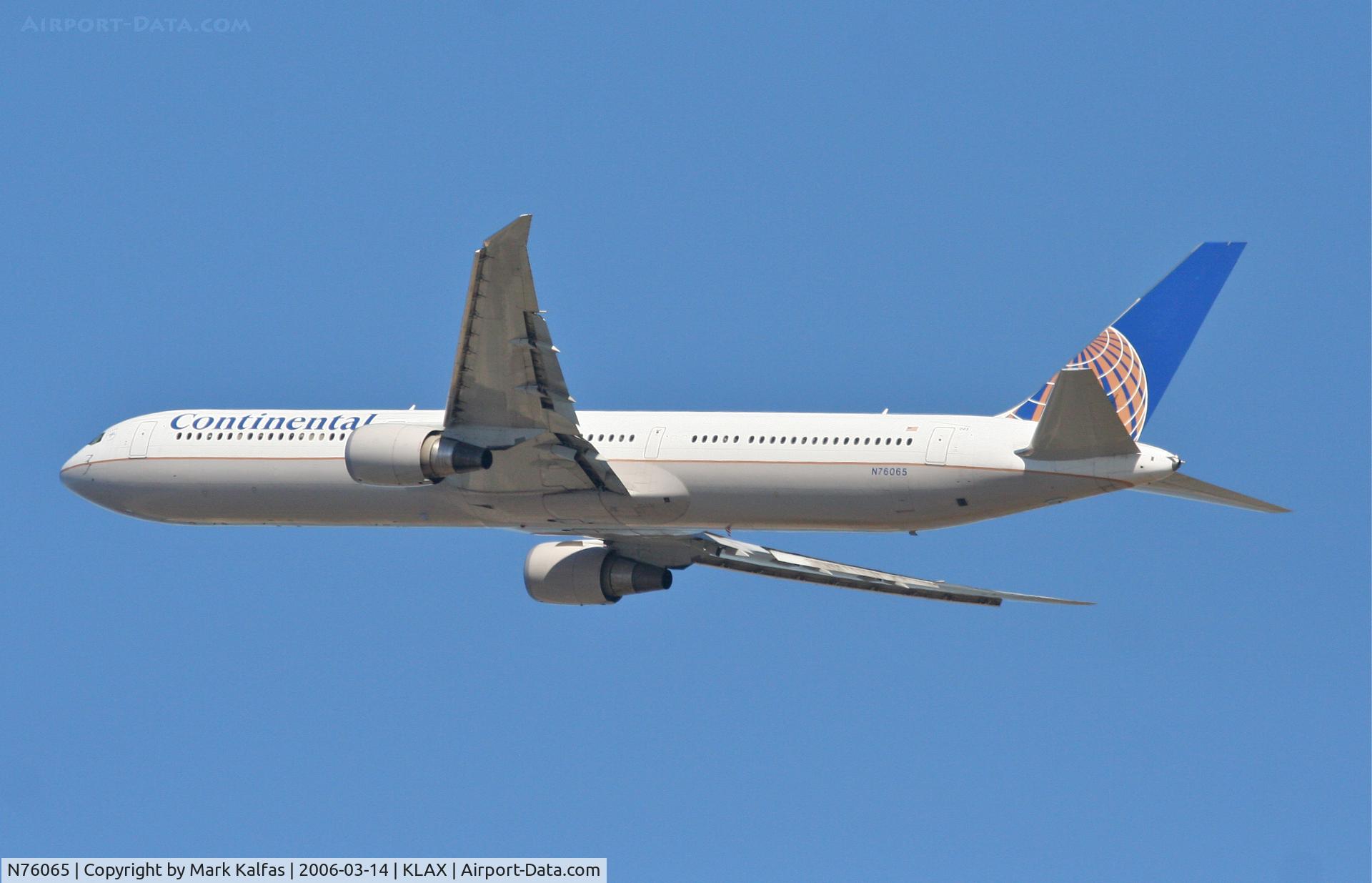 N76065, 2002 Boeing 767-424/ER C/N 29460, Continental Boeing 757-424ER, 25R departure KLAX.