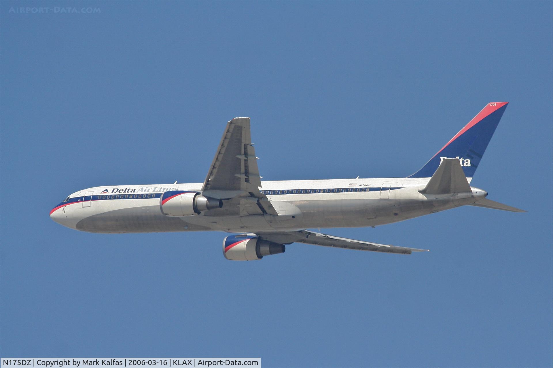 N175DZ, 1999 Boeing 767-332 C/N 29696, Delta Airlines Boeing 767-332, 25R departure KLAX.