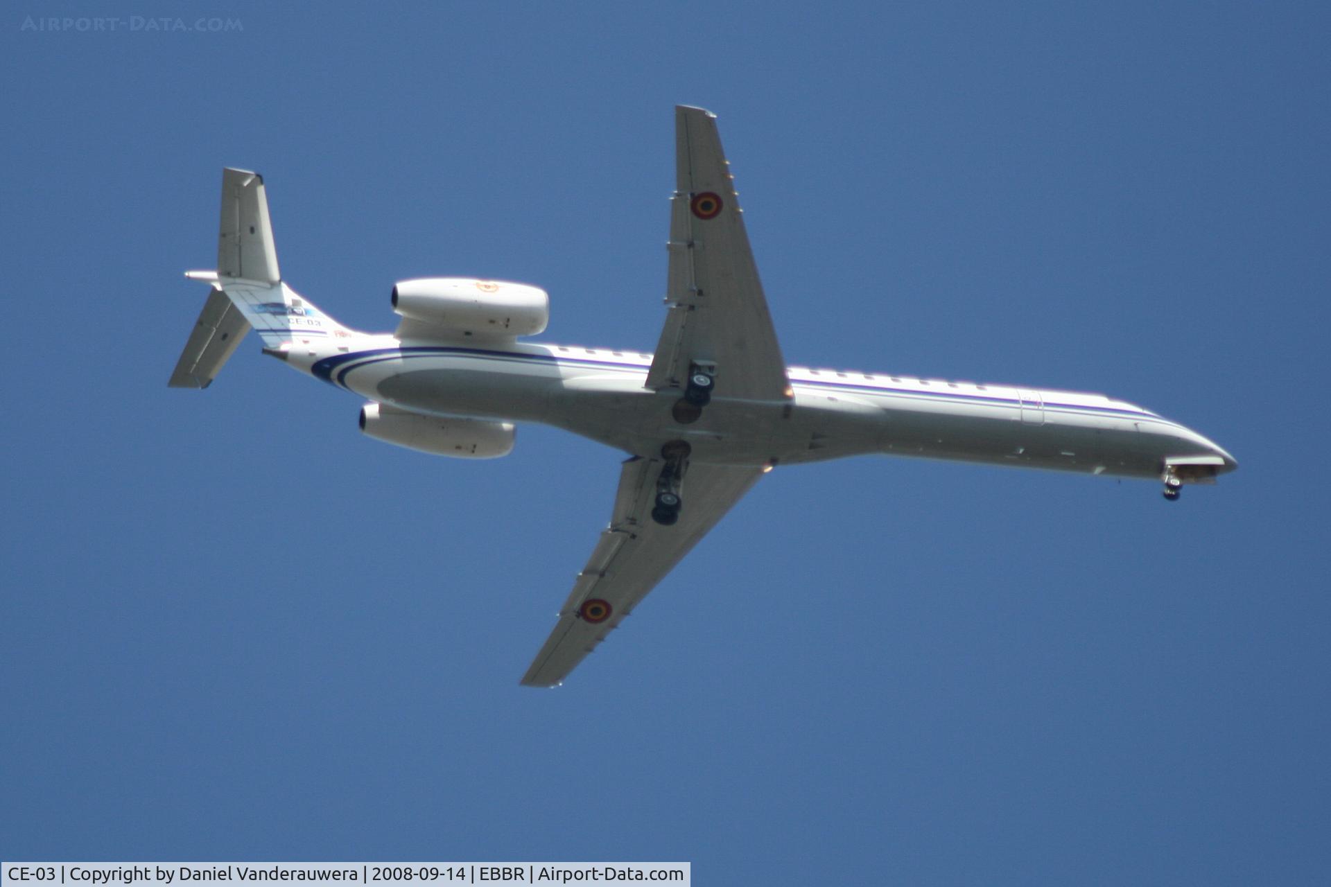 CE-03, 2001 Embraer ERJ-145LR (EMB-145LR) C/N 145526, On approach to RWY 07L