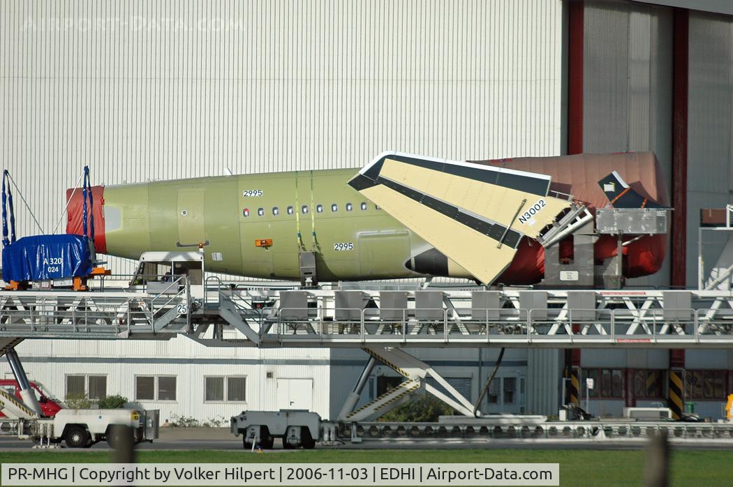 PR-MHG, Airbus A320-214 C/N 3002, at Finkenwerder cN.3002