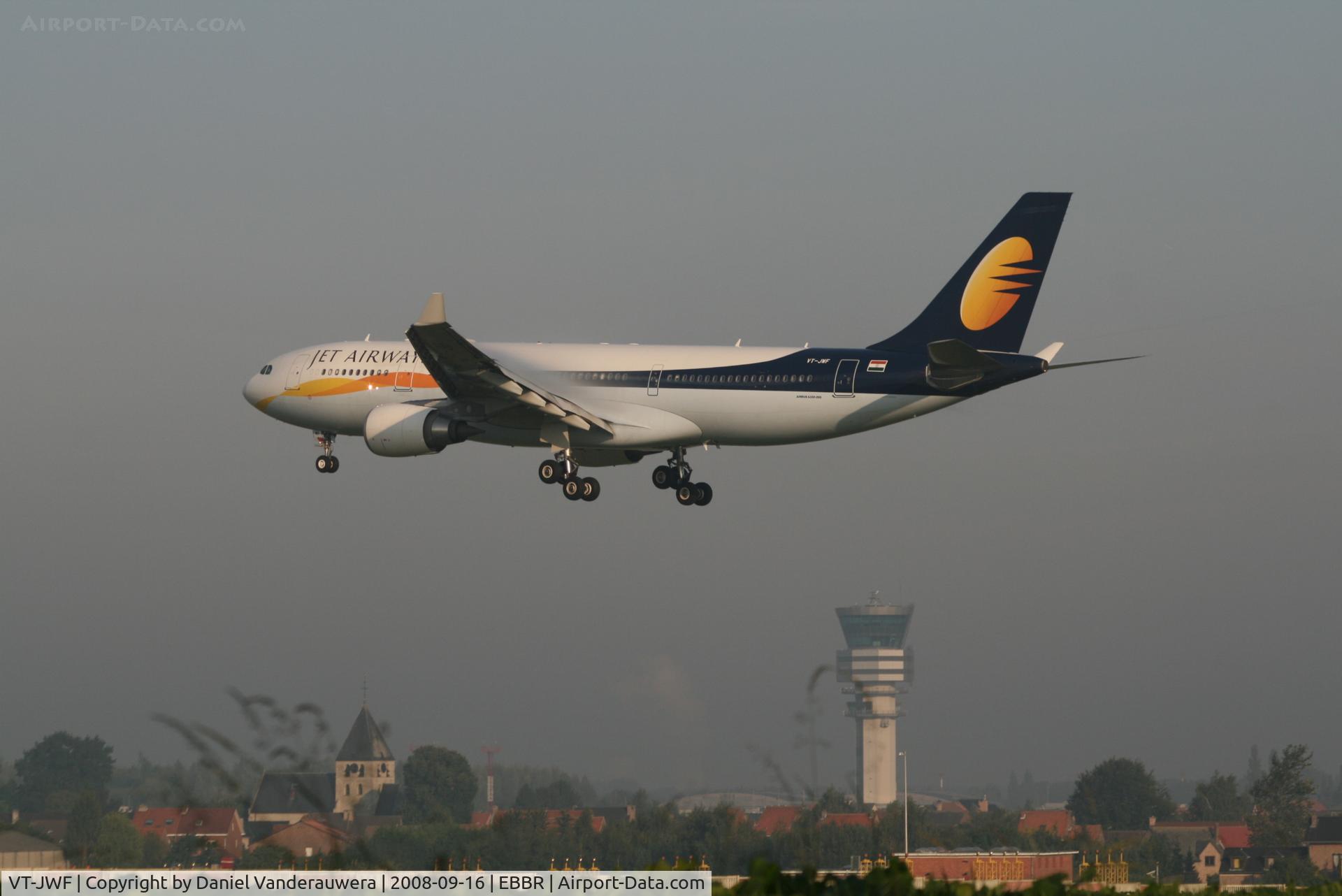 VT-JWF, 2007 Airbus A330-202 C/N 825, Descending to RWY 25L  (vortex)