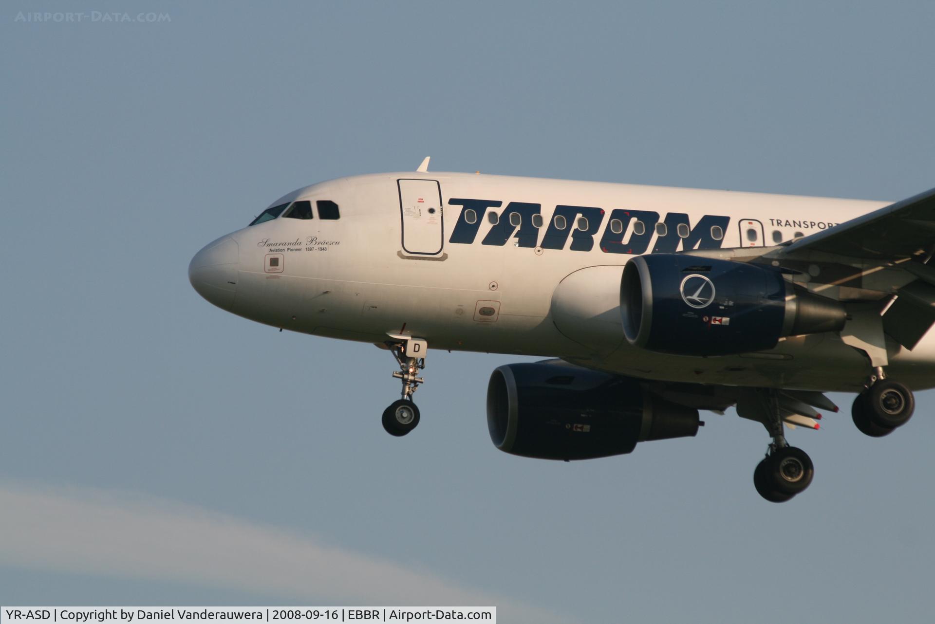 YR-ASD, 2007 Airbus A318-111 C/N 3225, Arrival of flight RO371  to RWY 25L
