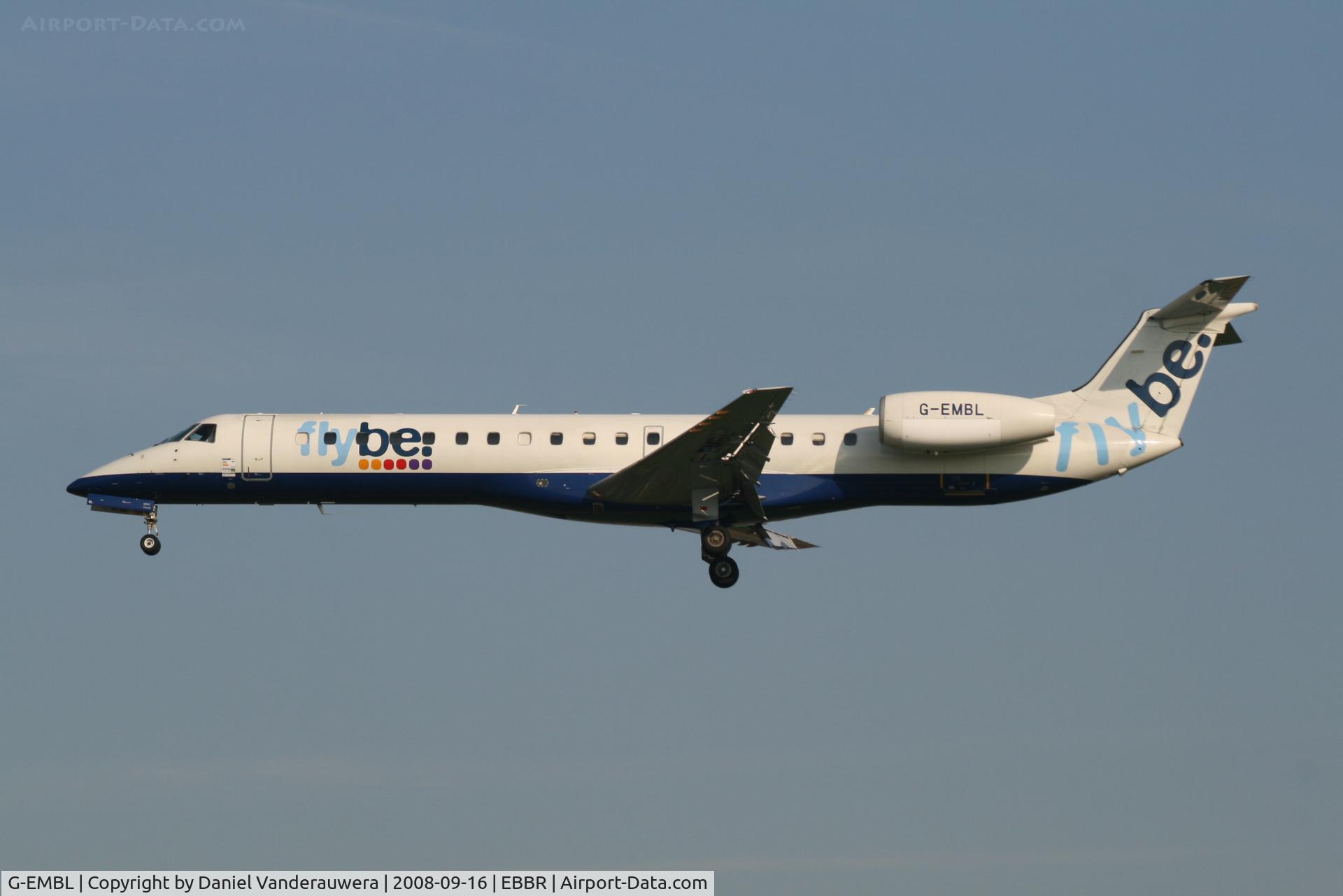 G-EMBL, 1999 Embraer EMB-145EU (ERJ-145EU) C/N 145177, Descending to RWY 25L
