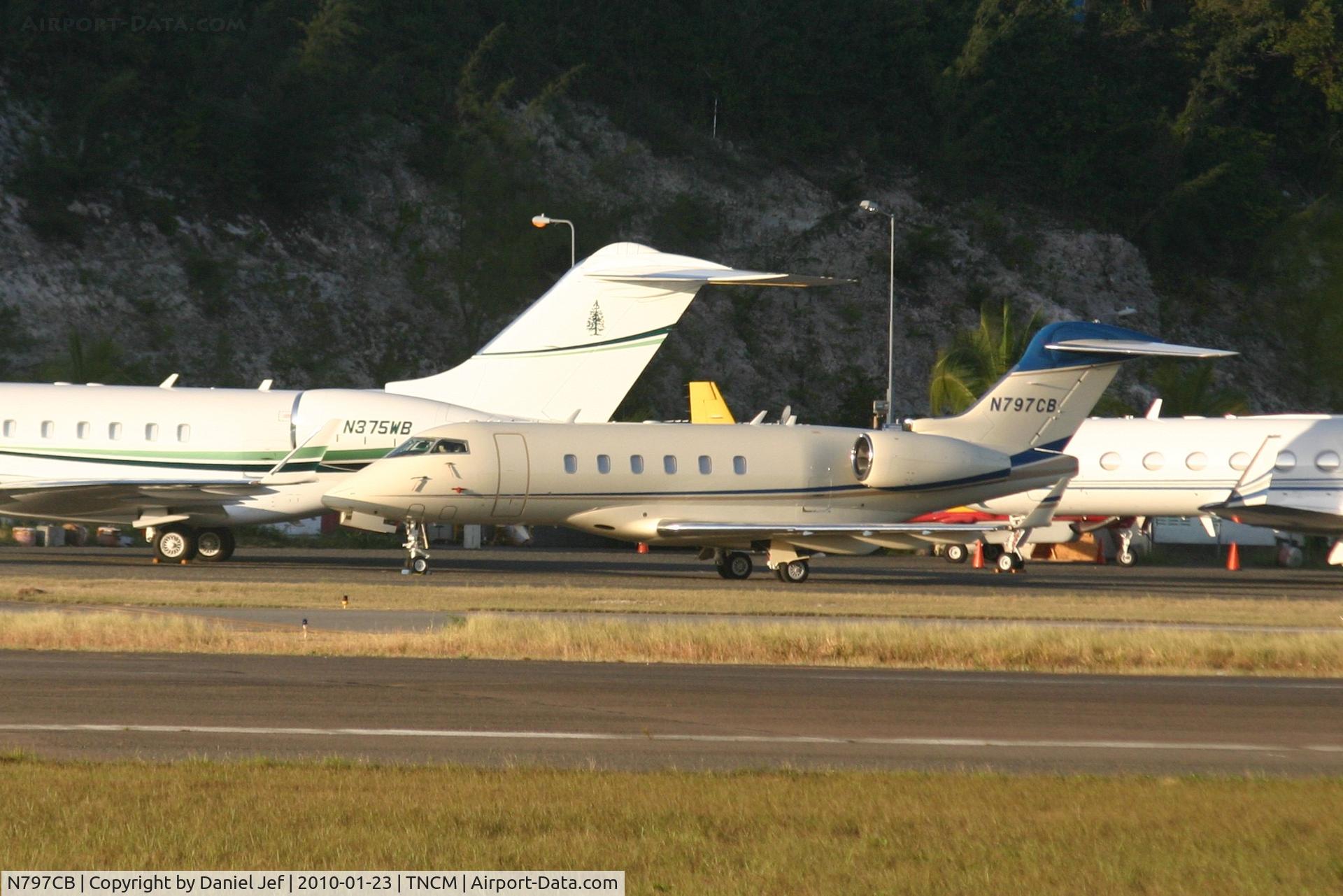 N797CB, 2007 Bombardier Challenger 300 (BD-100-1A10) C/N 20158, N797CB park far west