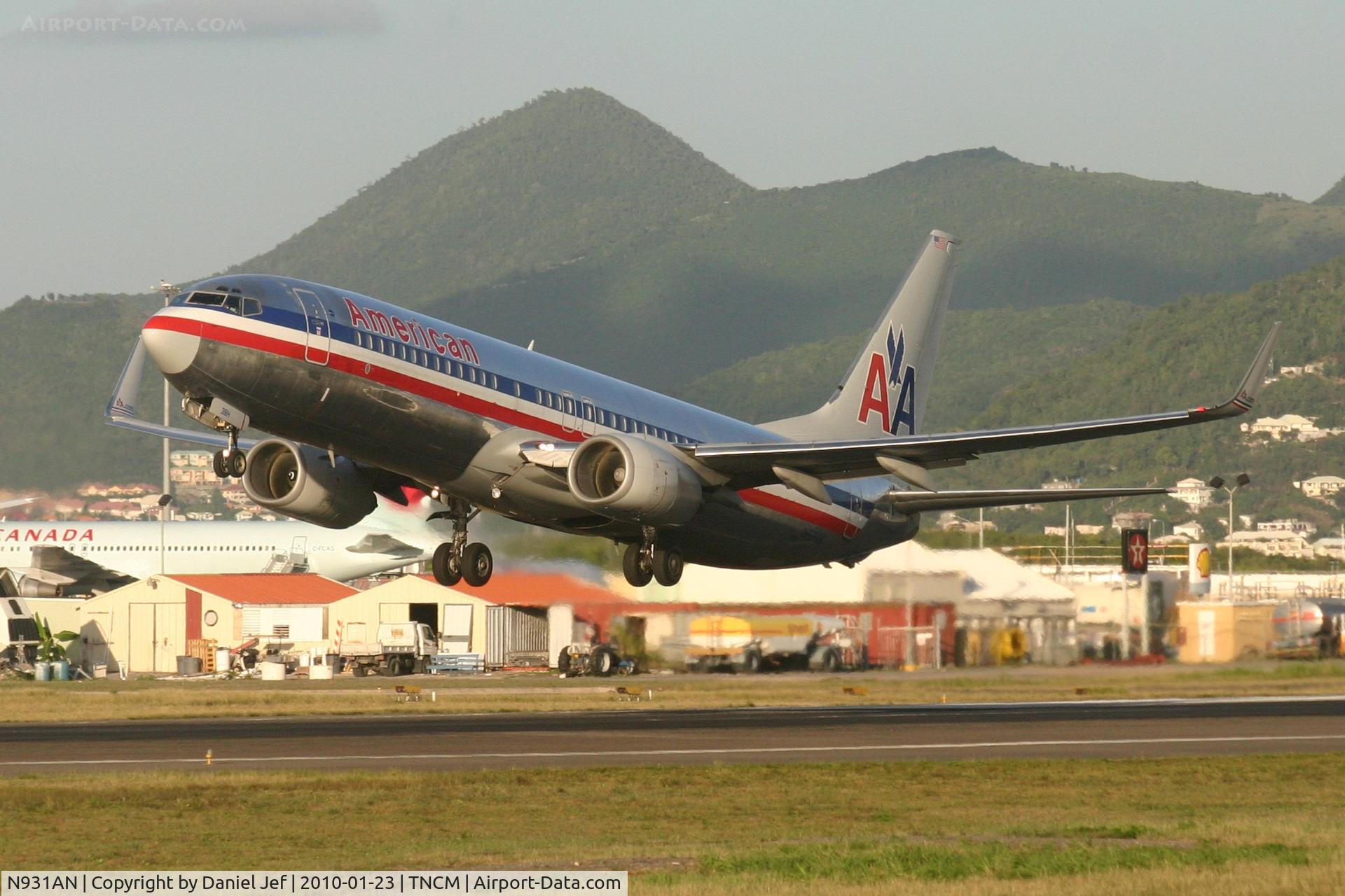 N931AN, 2000 Boeing 737-823 C/N 30079, American airlines N931AN departing TNCM on runway 28